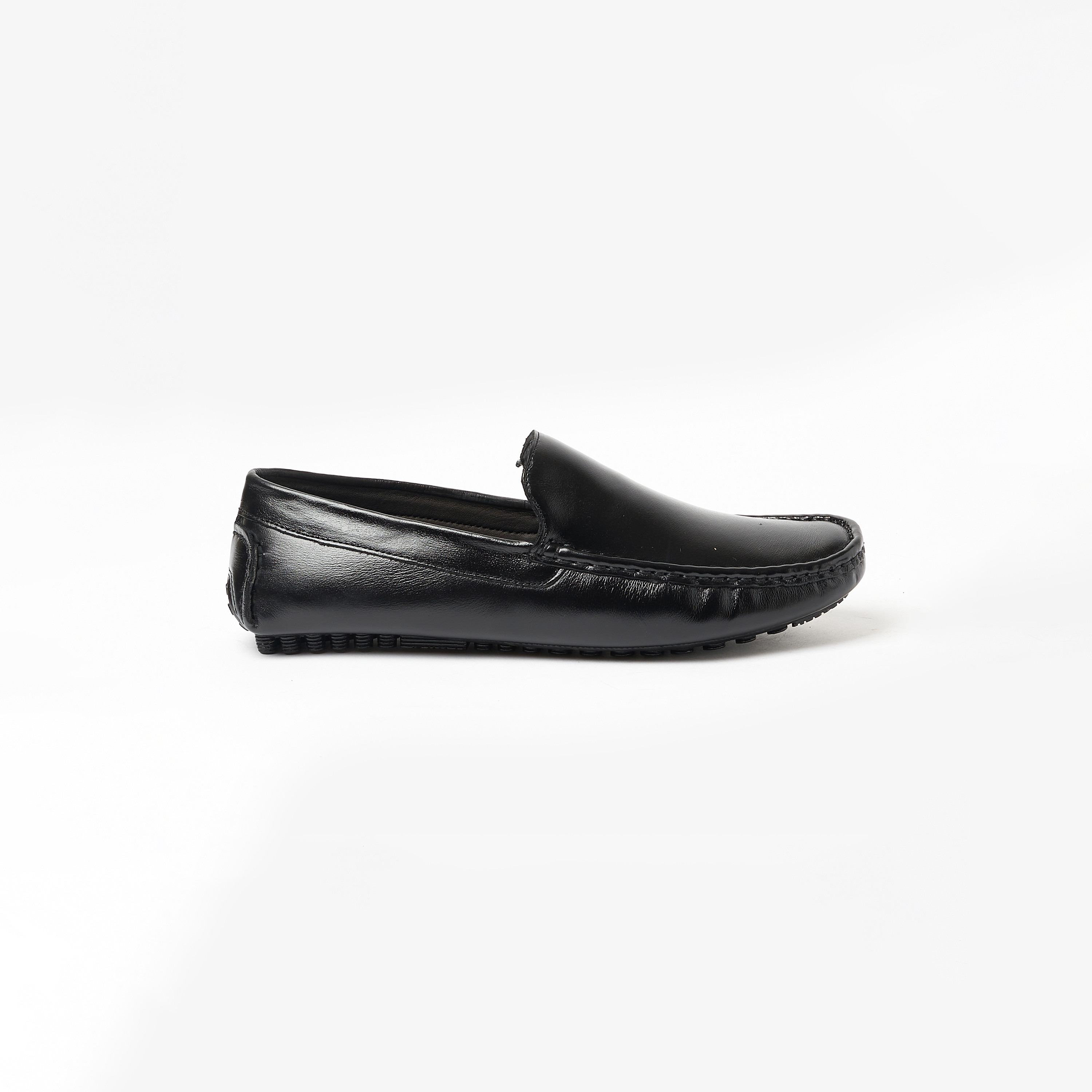 حذاء رجالي بمقدمة مستديرة موكيشنز من جيواومني | GEO-13-men-shoes-loafersandmoccasins-image-2