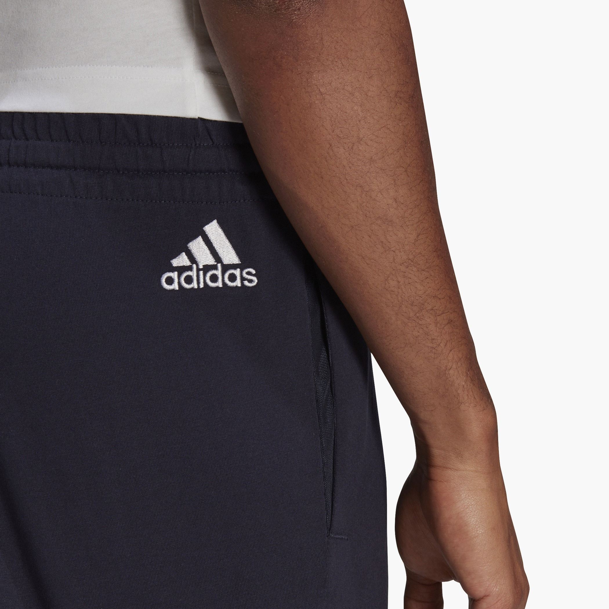شورتس اديداس رجالي بشعار إم لين إس جي شو-men-clothing-bottoms-shorts-image-6