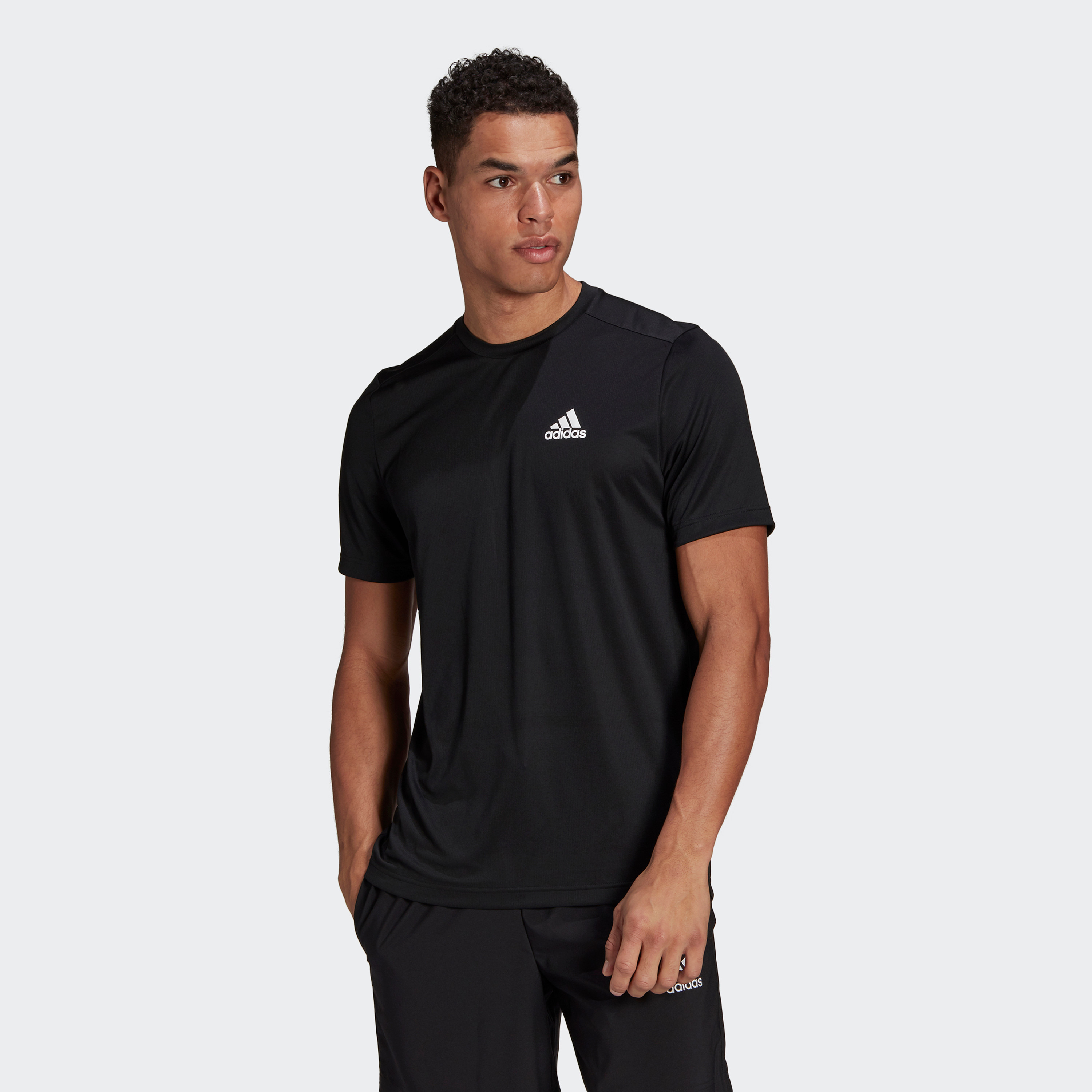 تي شيرت رجالي بشعار من أديداس إم في ال تي-men-clothing-sportswearandactivewear-tshirtsandpolos-image-1
