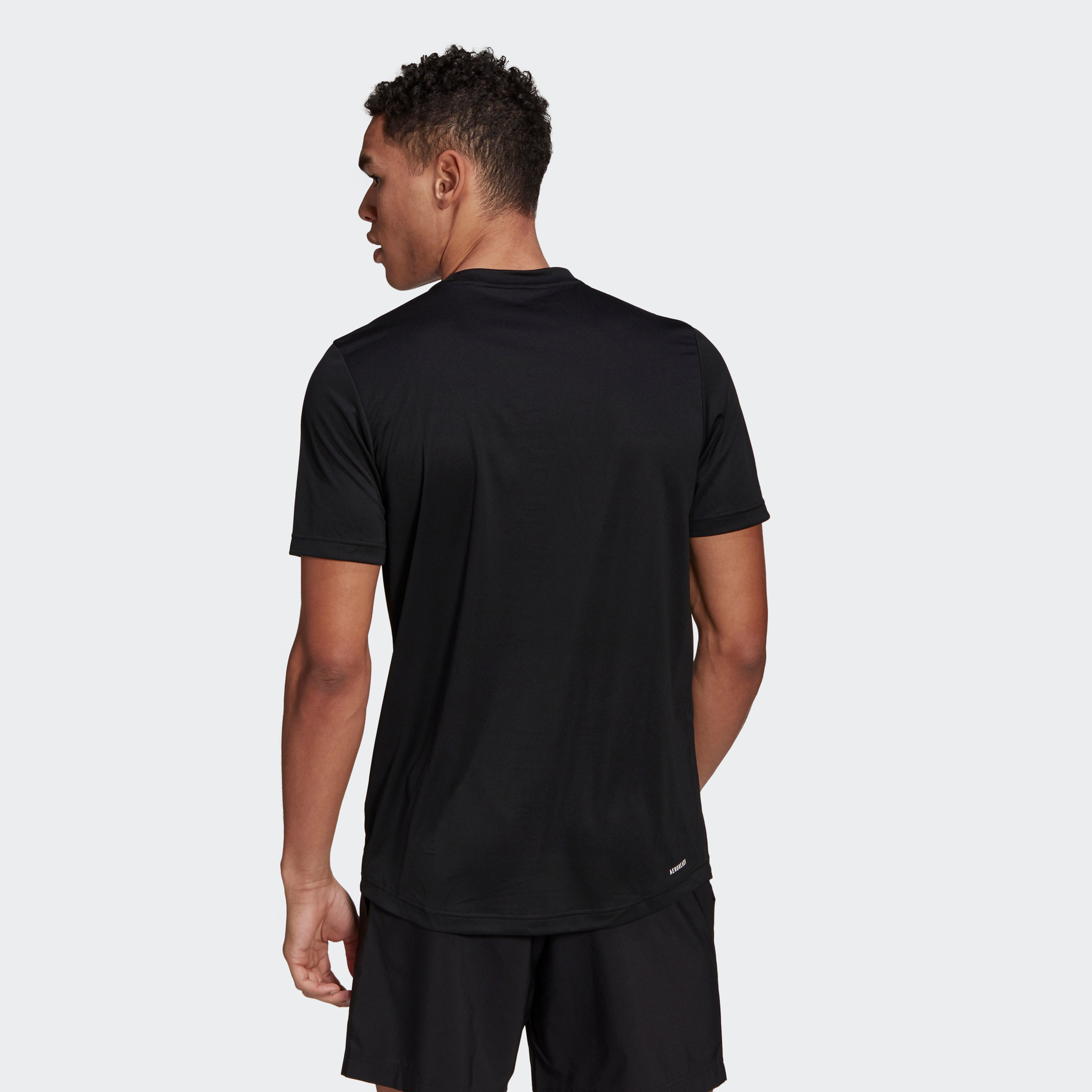 تي شيرت رجالي بشعار من أديداس إم في ال تي-men-clothing-sportswearandactivewear-tshirtsandpolos-image-2