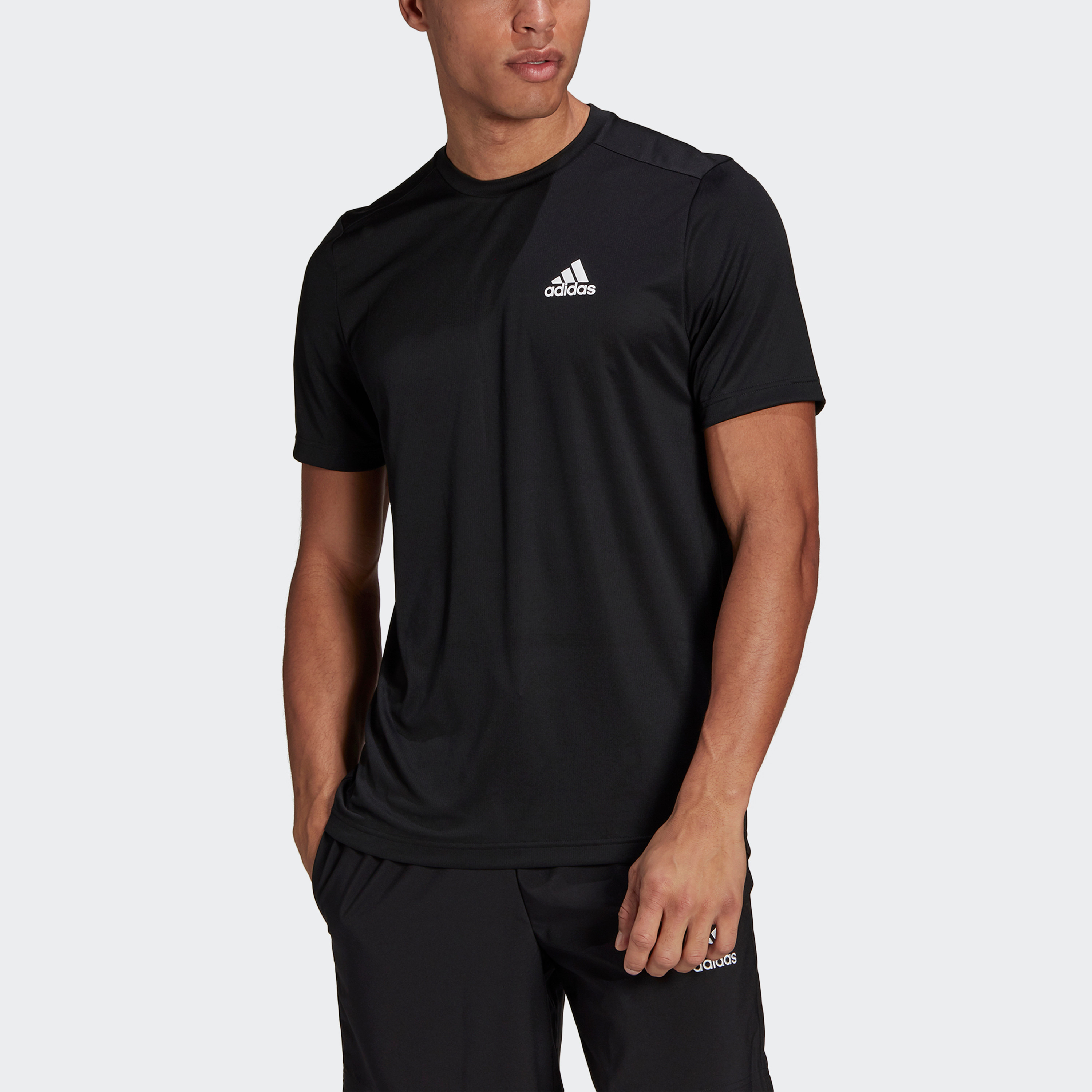 تي شيرت رجالي بشعار من أديداس إم في ال تي-men-clothing-sportswearandactivewear-tshirtsandpolos-image-5