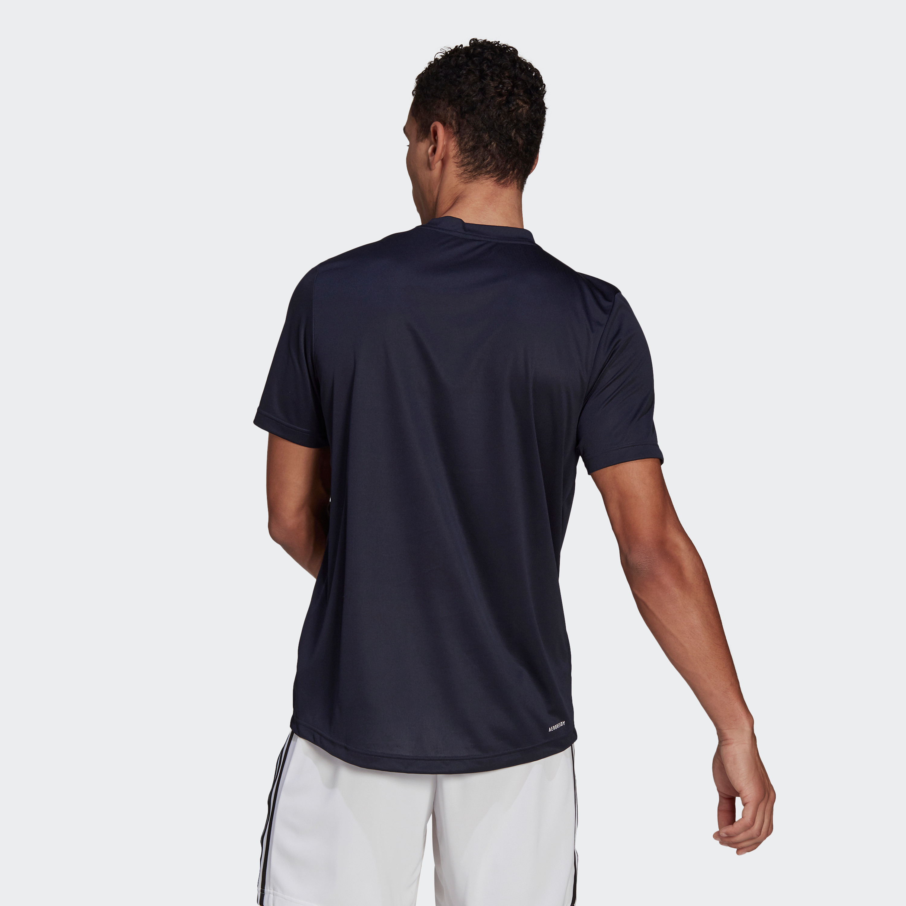 تي شيرت رجالي بشعار من أديداس إم في ال تي-men-clothing-sportswearandactivewear-tshirtsandpolos-image-2