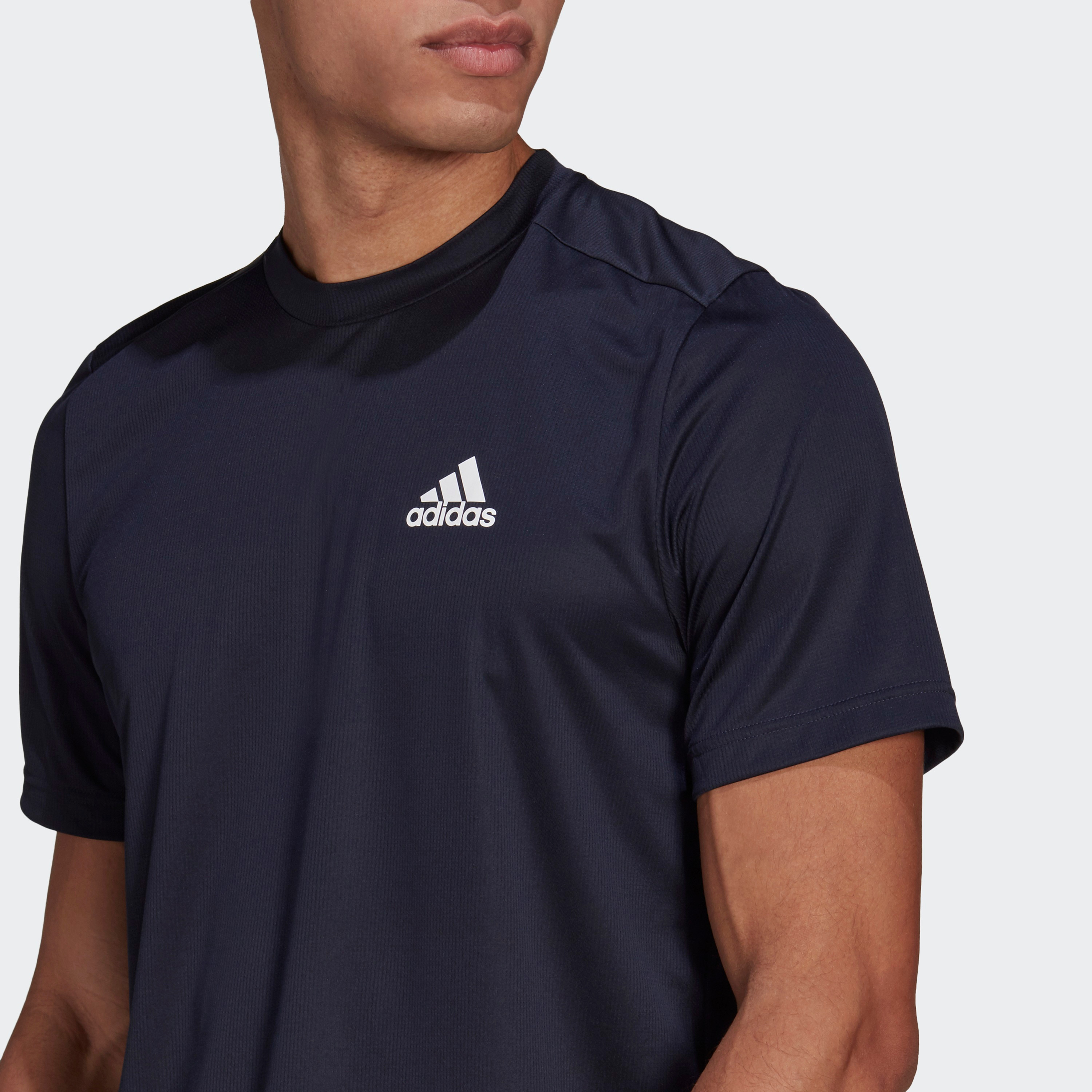 تي شيرت رجالي بشعار من أديداس إم في ال تي-men-clothing-sportswearandactivewear-tshirtsandpolos-image-4