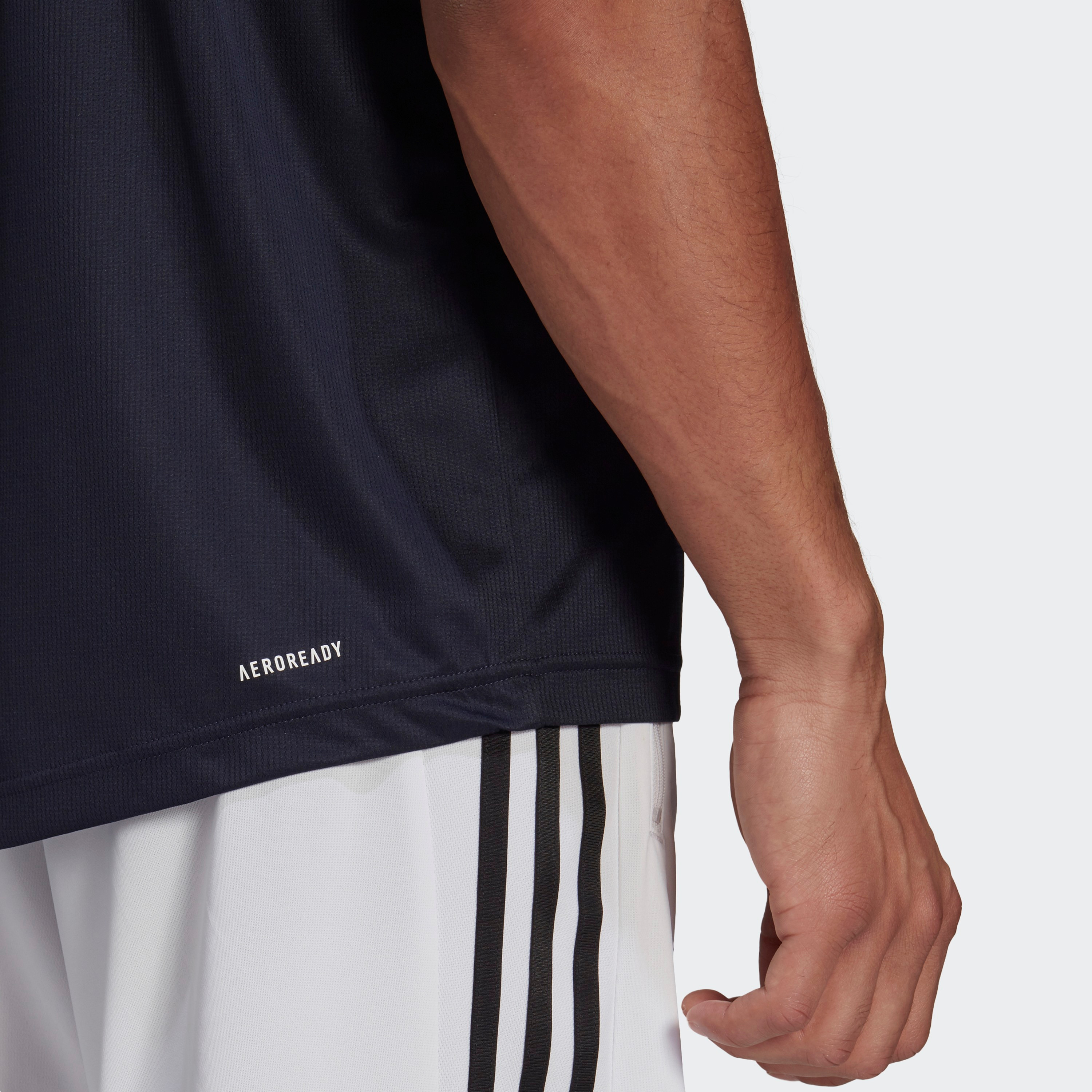 تي شيرت رجالي بشعار من أديداس إم في ال تي-men-clothing-sportswearandactivewear-tshirtsandpolos-image-5
