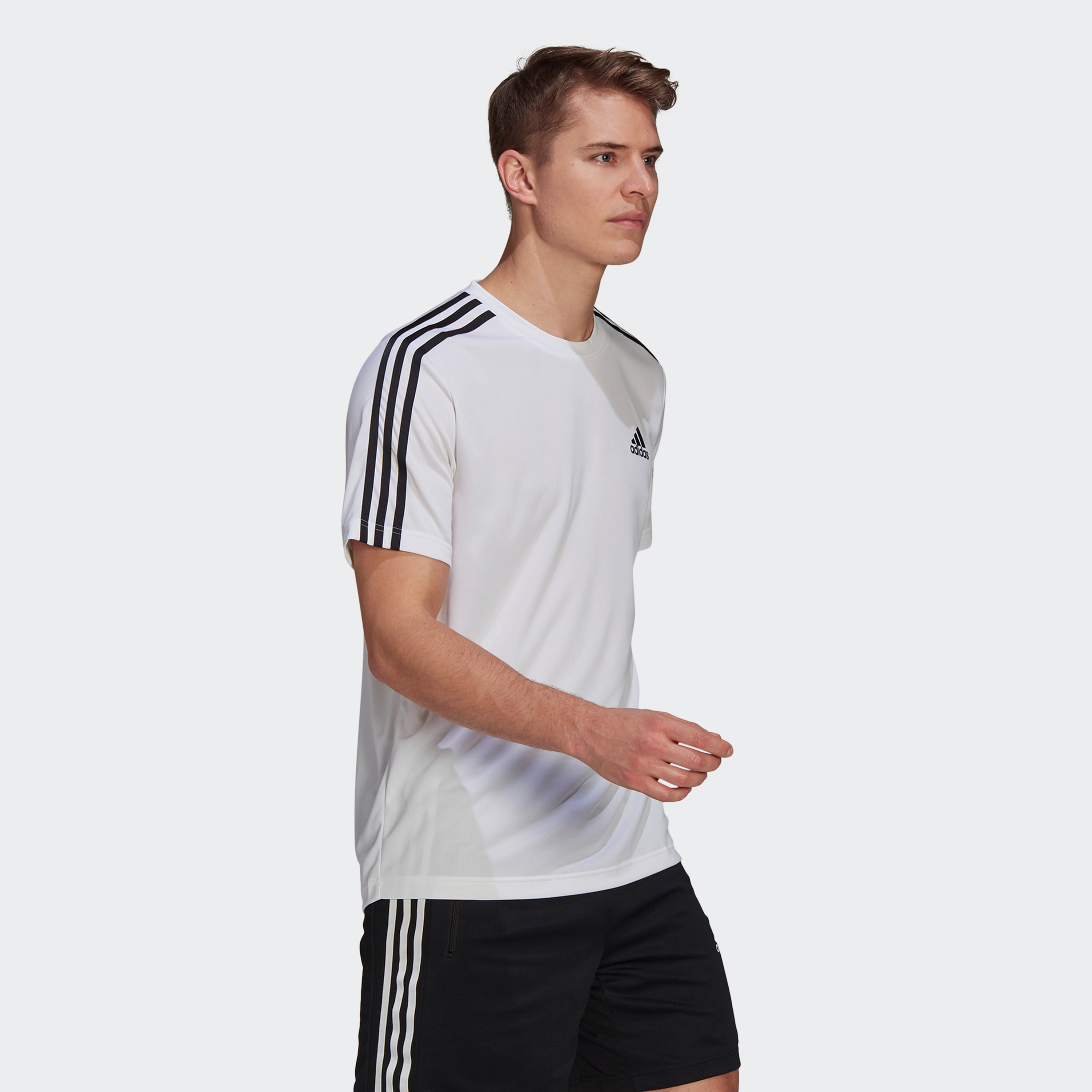 تي شيرت اديداس ام تي للرجال بثلاثة خطوط-men-clothing-sportswearandactivewear-tshirtsandpolos-image-3