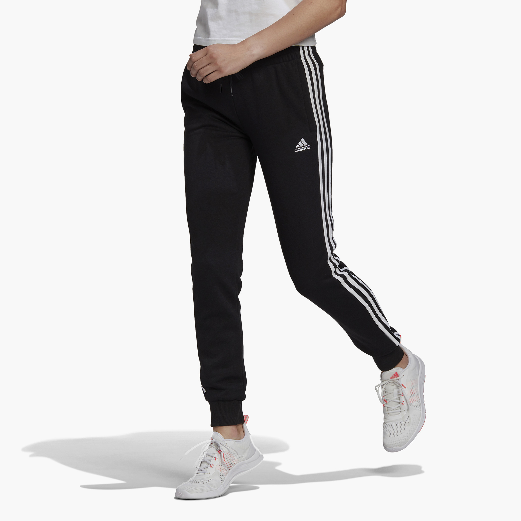بنطلون اديداس نسائي مع 3 خطوط من دبليو 3 إس إف تي سي بت-women-clothing-bottoms-joggers-image-1