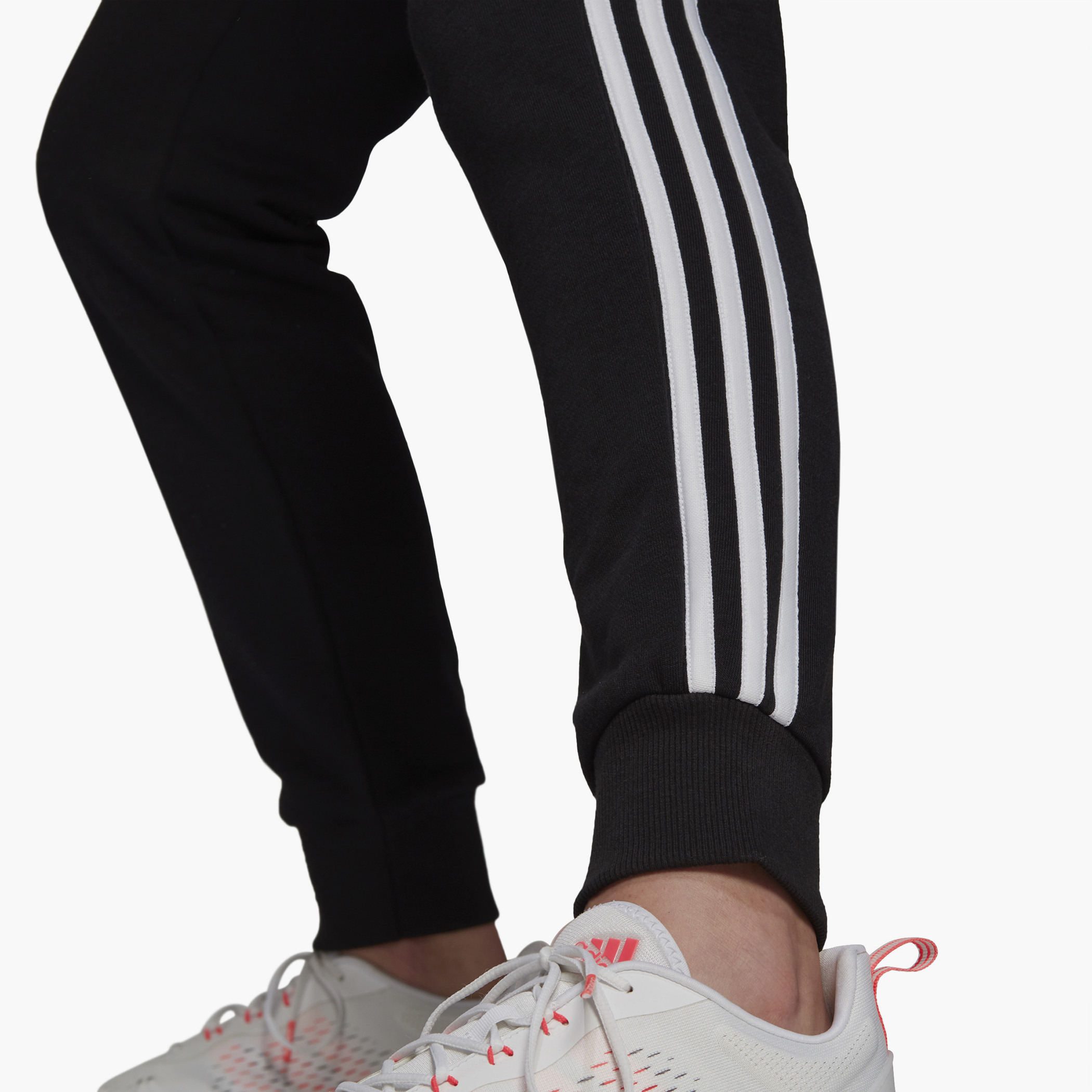 بنطلون اديداس نسائي مع 3 خطوط من دبليو 3 إس إف تي سي بت-women-clothing-bottoms-joggers-image-6
