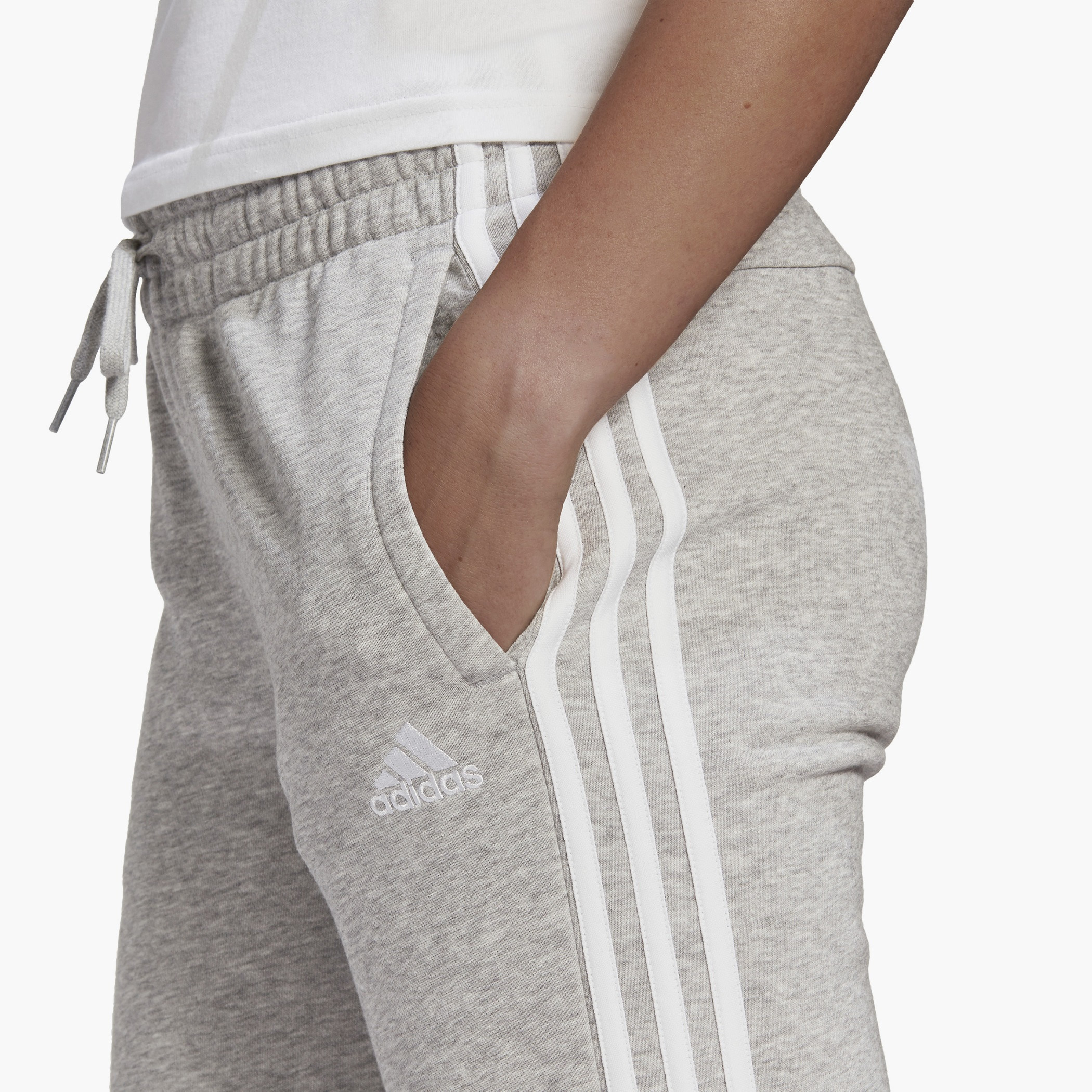 بنطلون اديداس نسائي مع 3 خطوط من دبليو 3 إس إف تي سي بت-women-clothing-bottoms-joggers-image-4