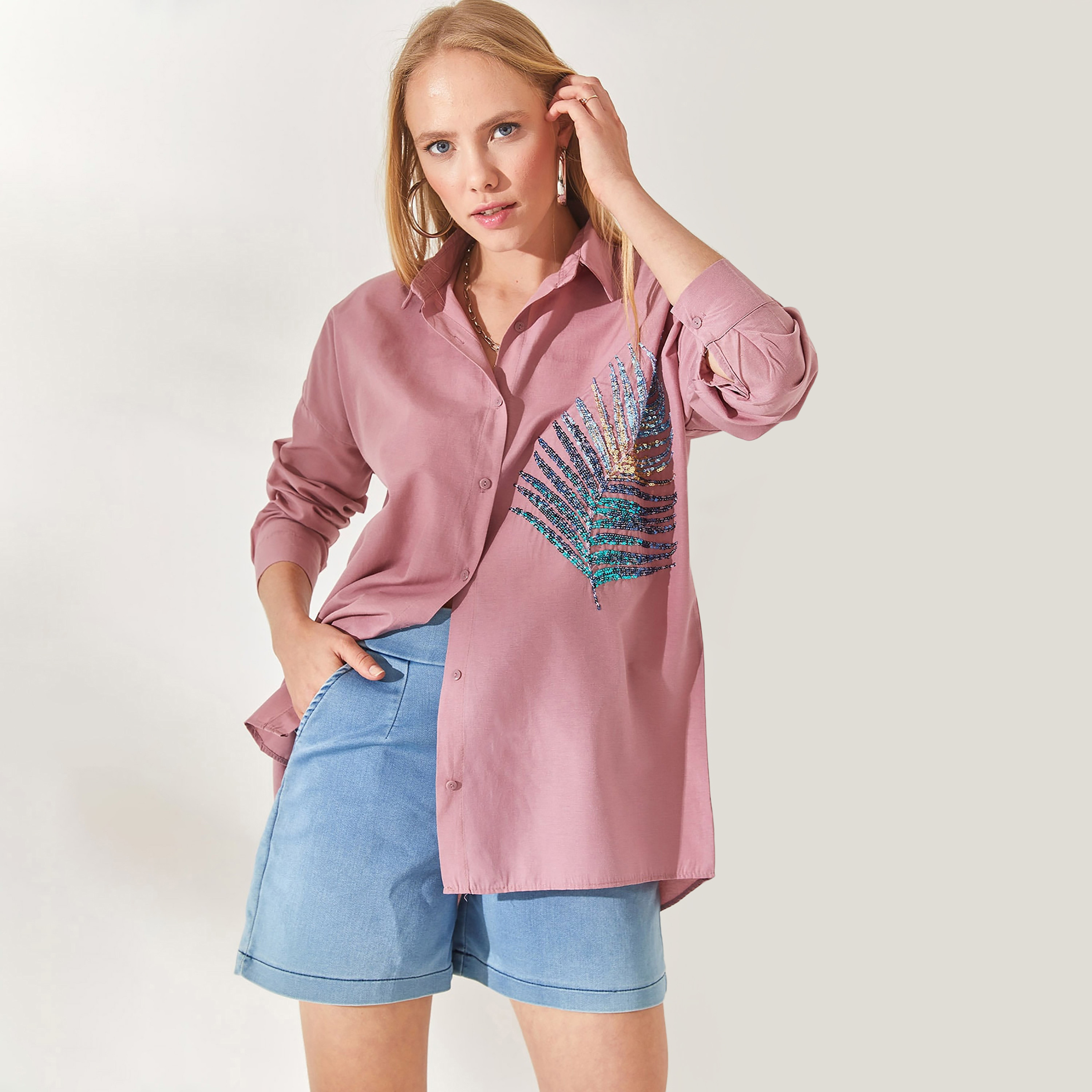 قميص نسائي بني مطرز بالترتر، بياقة وأكتاف منسدلة من أولالوك-women-clothing-shirtsandblouses-shirts-image-10