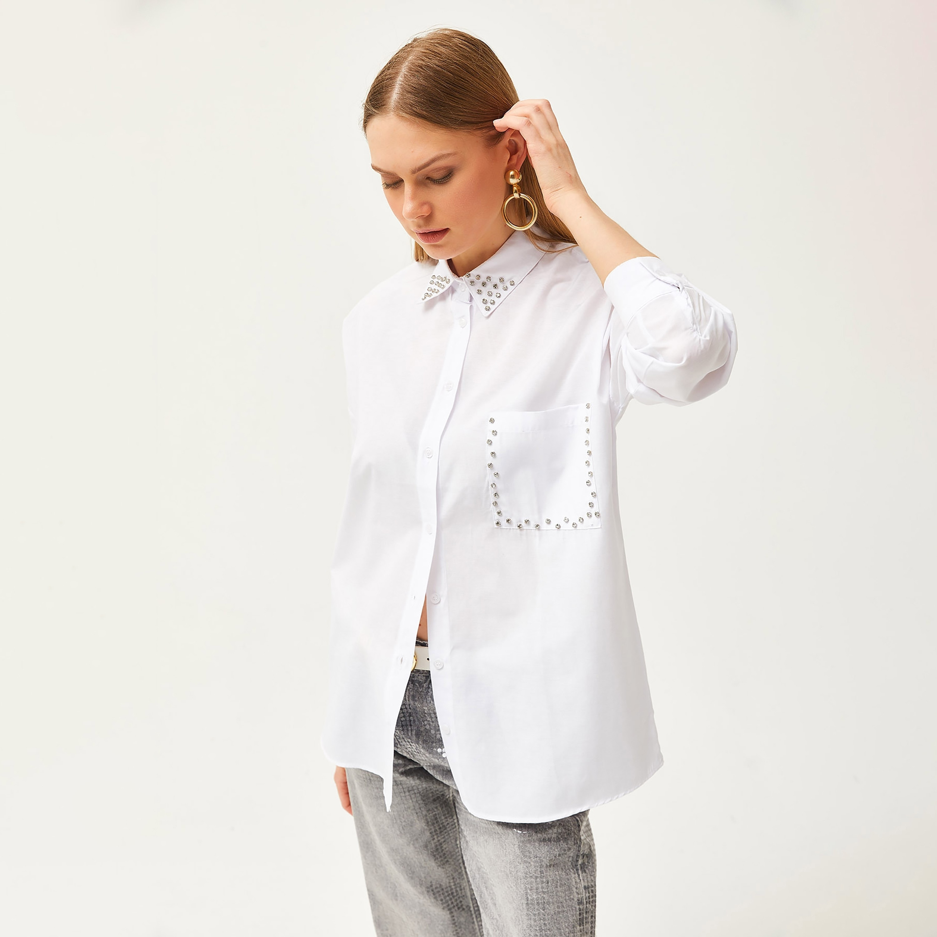 قميص نسائي أبيض بياقة مرصعة وأكمام منسدلة من أولالوك-women-clothing-shirtsandblouses-shirts-image-2