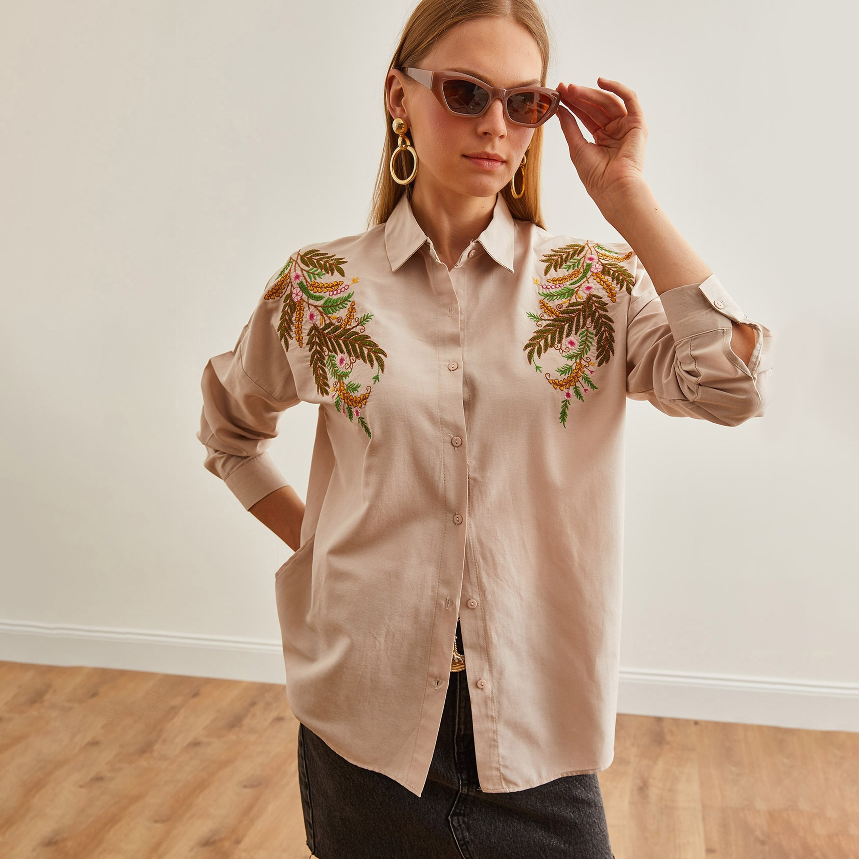 قميص نسائي مطرز بأوراق الشجر بأكمام منسدلة وياقة من أولالوك-women-clothing-shirtsandblouses-shirts-image-1