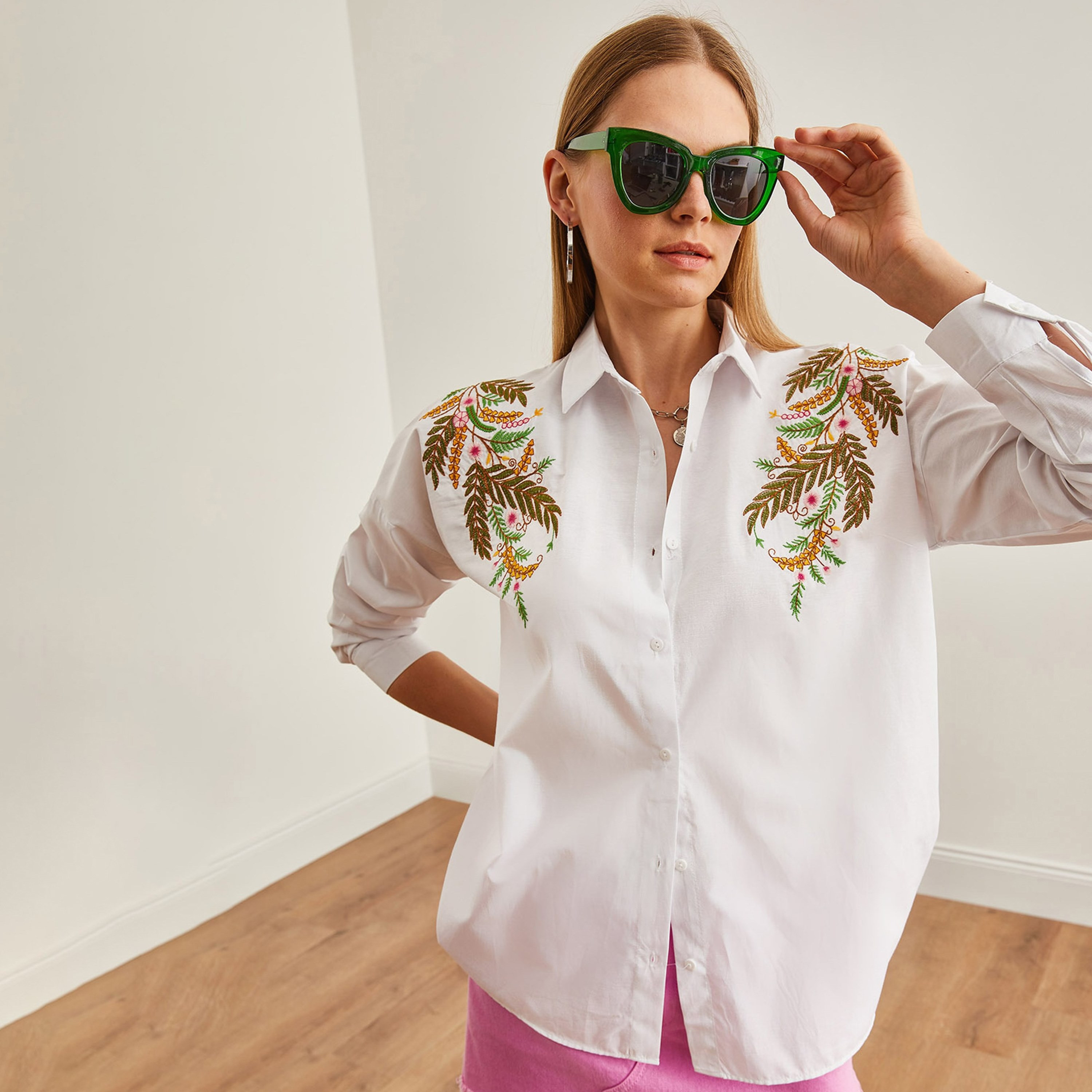 قميص نسائي مطرز بأوراق الشجر بأكمام منسدلة وياقة من أولالوك-women-clothing-shirtsandblouses-shirts-image-10