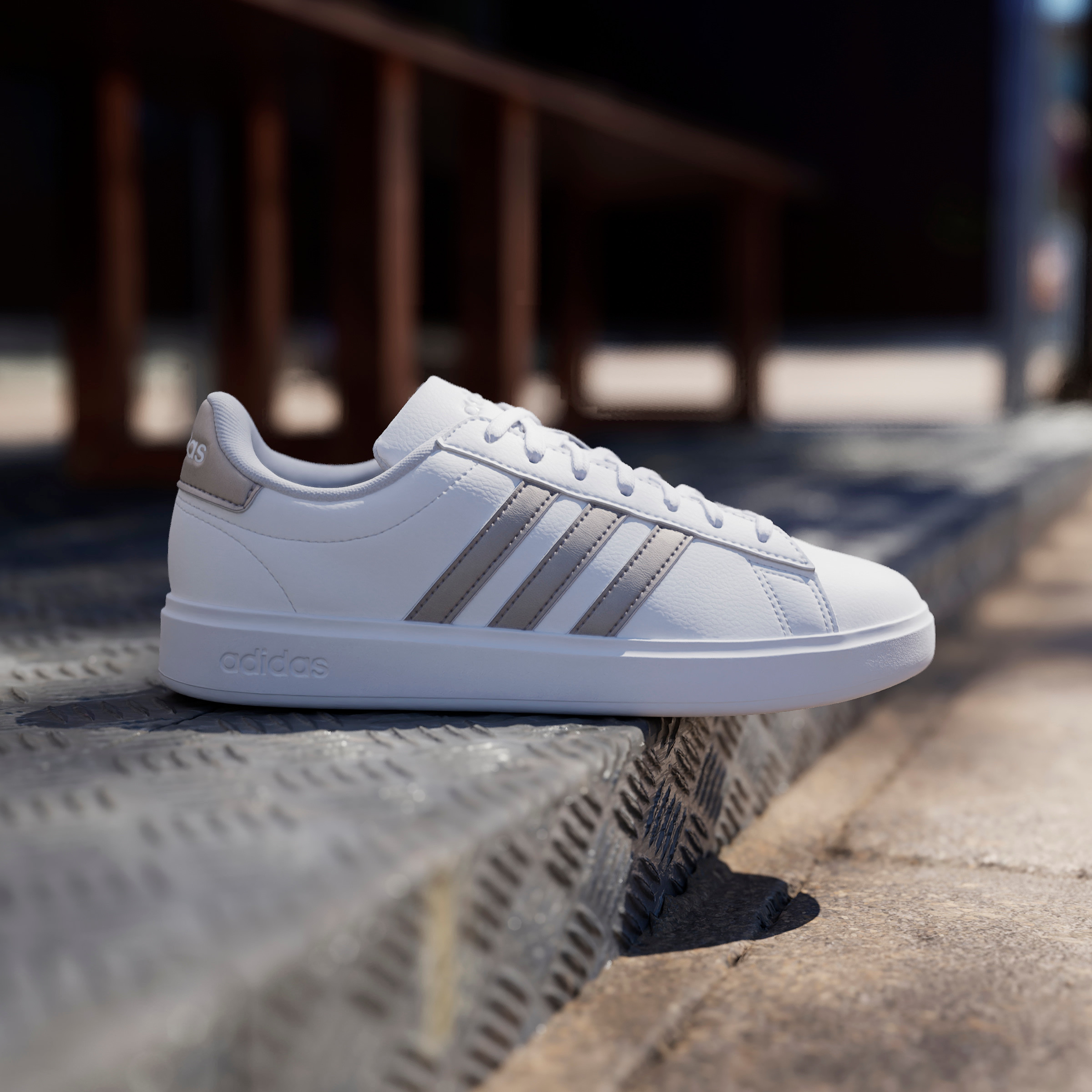 حذاء سنيكرز جراند كورت 2.0 برباط إغلاق للنساء من أديداس - GW9215-women-shoes-sneakers-image-3