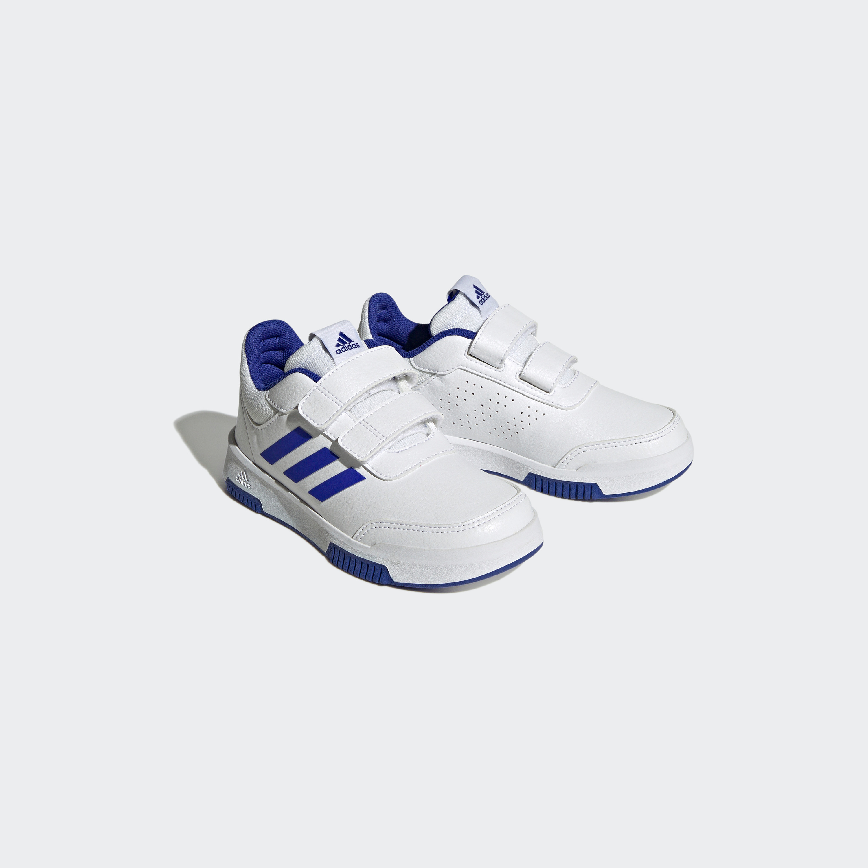حذاء تدريب رياضي تنسور للاطفال مزود بخطاف وحلقة من اديداس| او اي-sports-boys-shoes-image-1