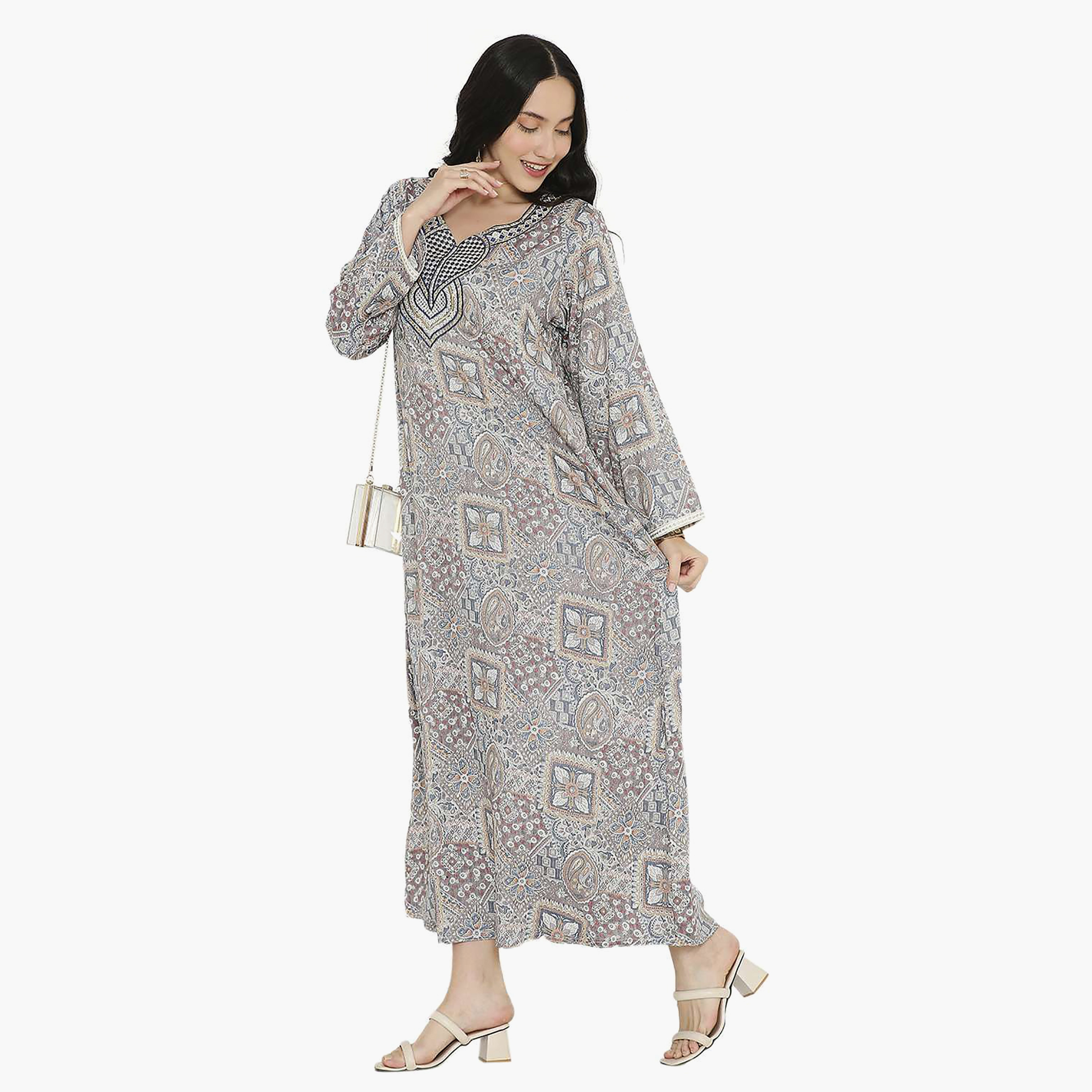 جلابية نسائية مطرزة بعقدة عنق من هانا آند سارة-women-arabicclothing-jalabiyas-image-4