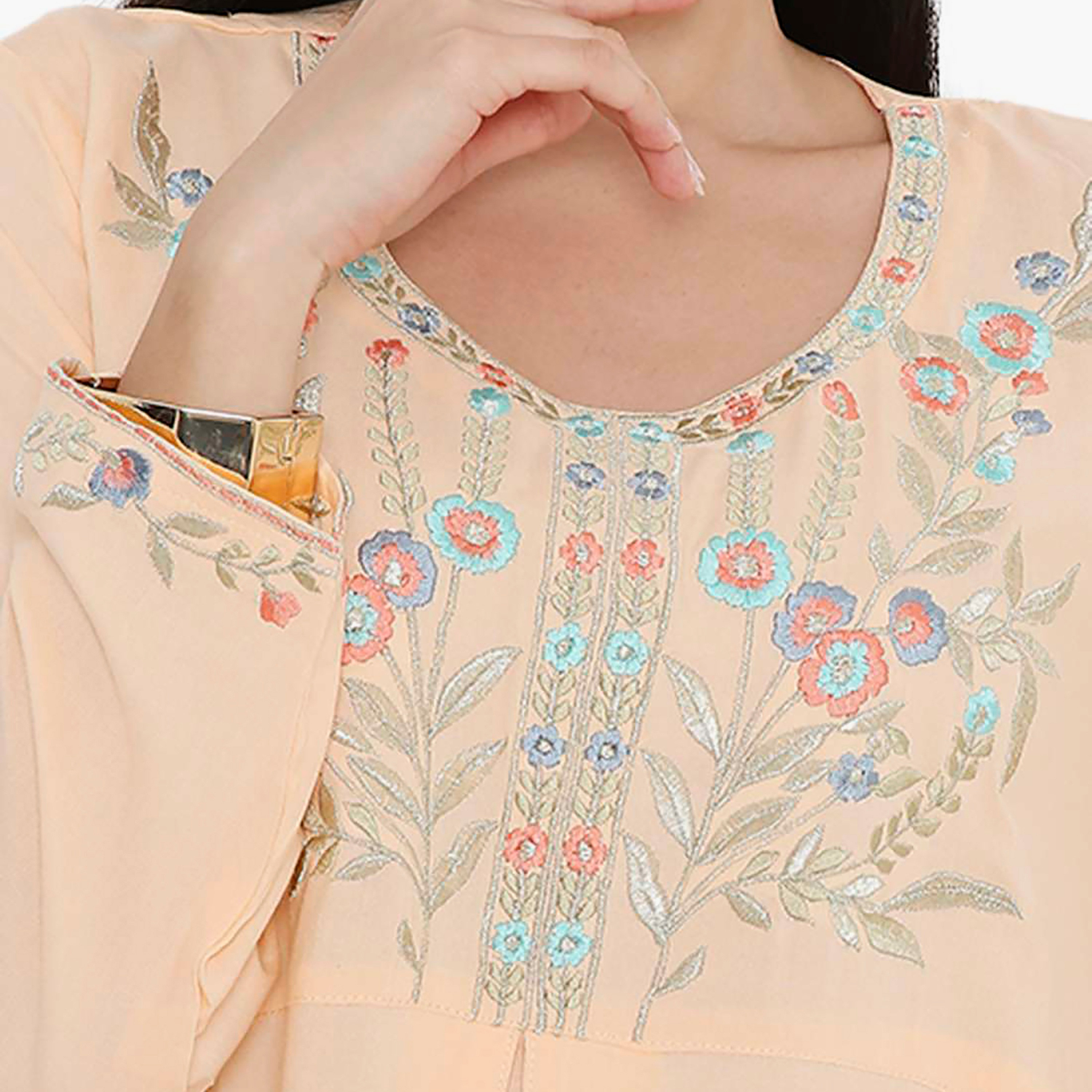 جلابية نسائية مطرزة بفتحة رقبة دائرية مع تفاصيل مطوية من هانا آند سارة-women-arabicclothing-jalabiyas-image-2