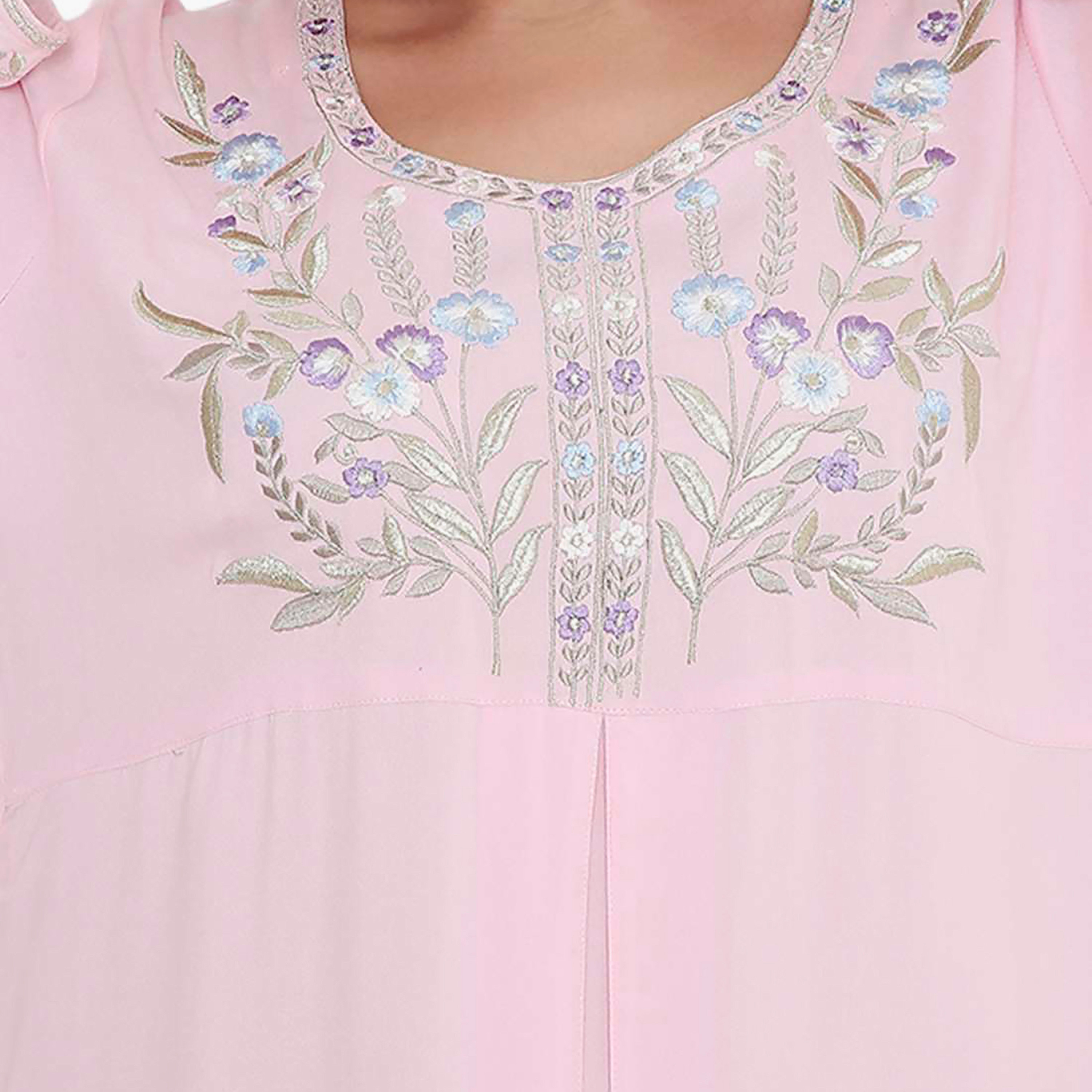 جلابية نسائية مطرزة بفتحة رقبة دائرية مع تفاصيل مطوية من هانا آند سارة-women-arabicclothing-jalabiyas-image-7