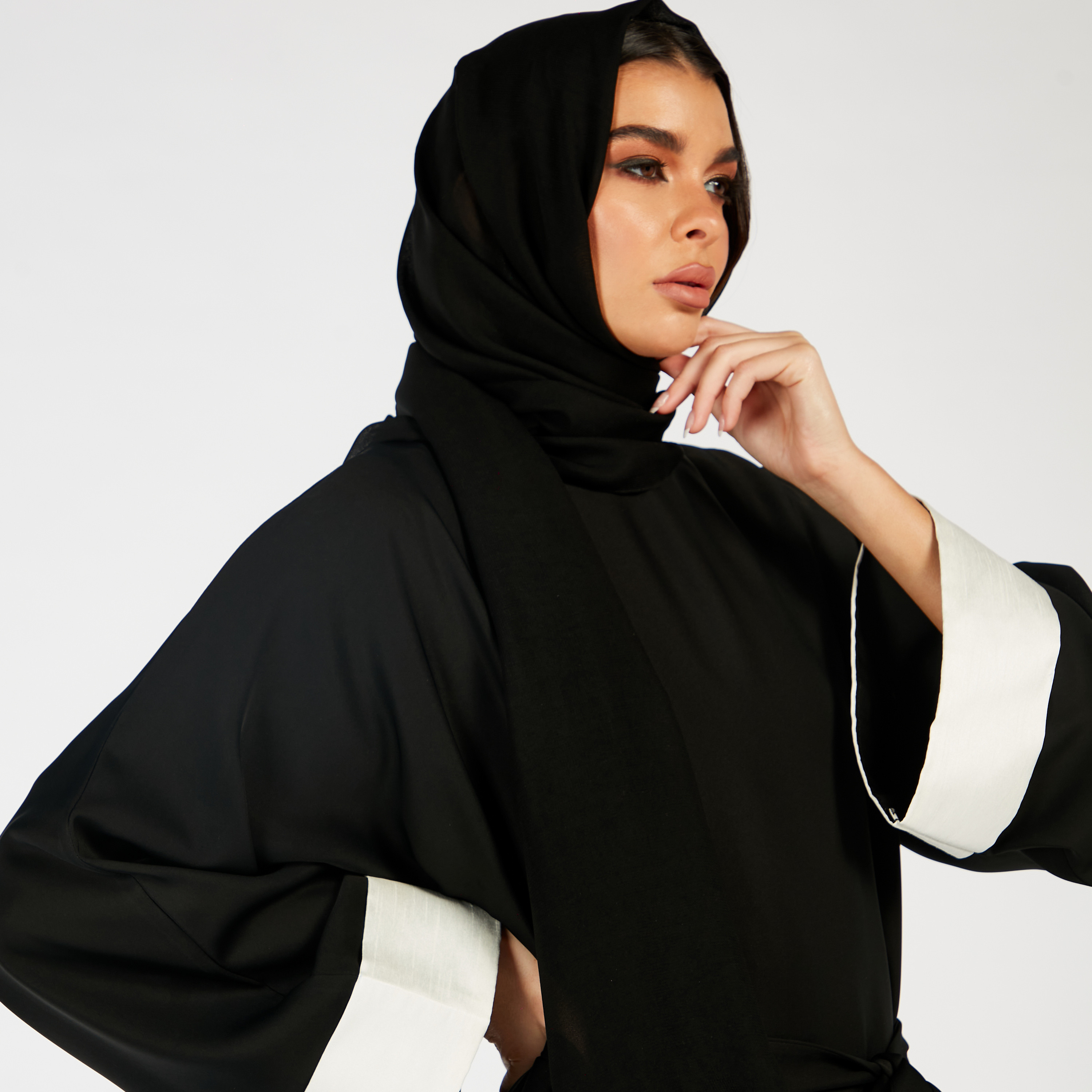 طقم عباية مطرّزة وحجاب من نُخبة-women-arabicclothing-abayas-image-2