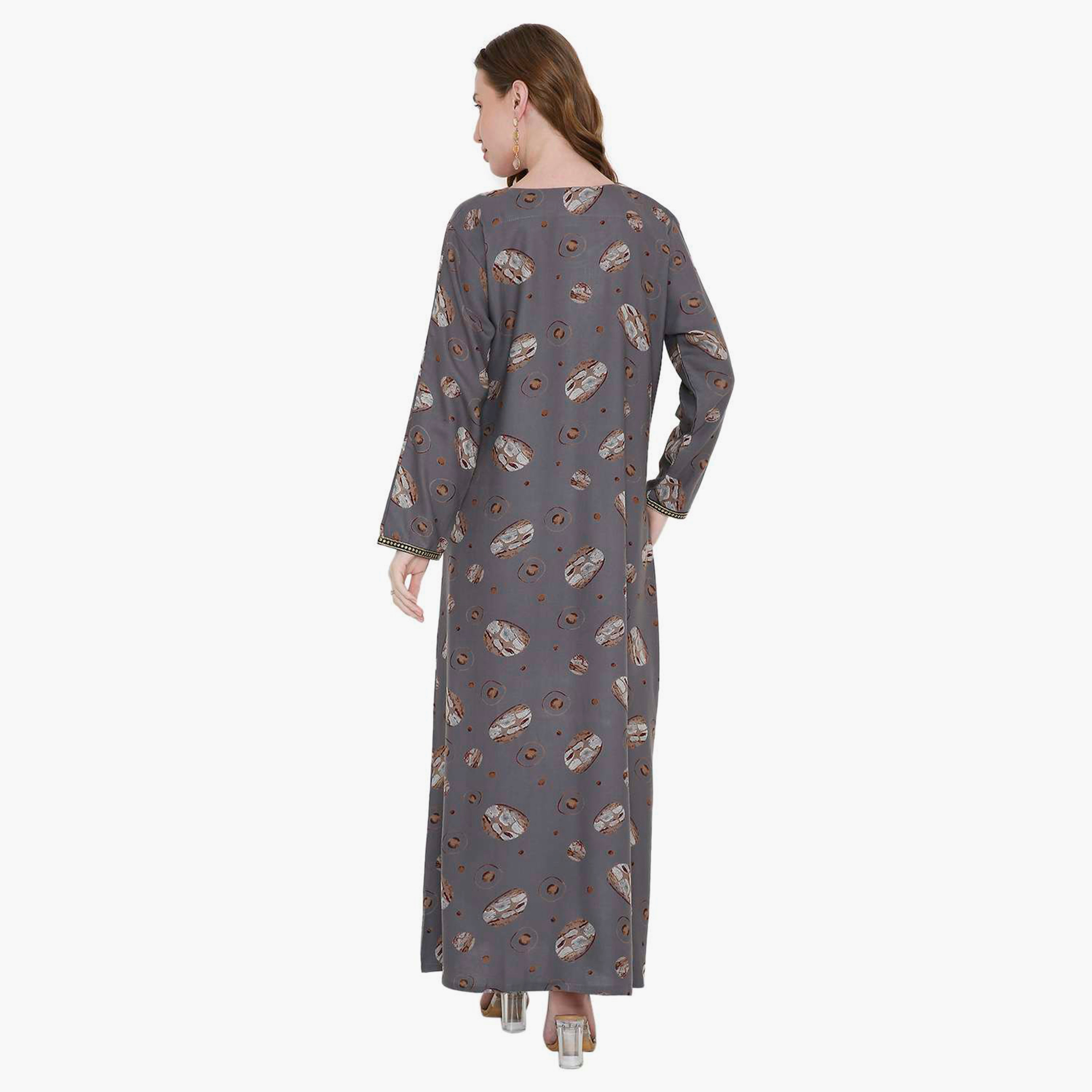 جلابية نسائية بتصميم نير مطبوع ومطرز باللون الرمادي من هانا اند سارة-women-arabicclothing-jalabiyas-image-5