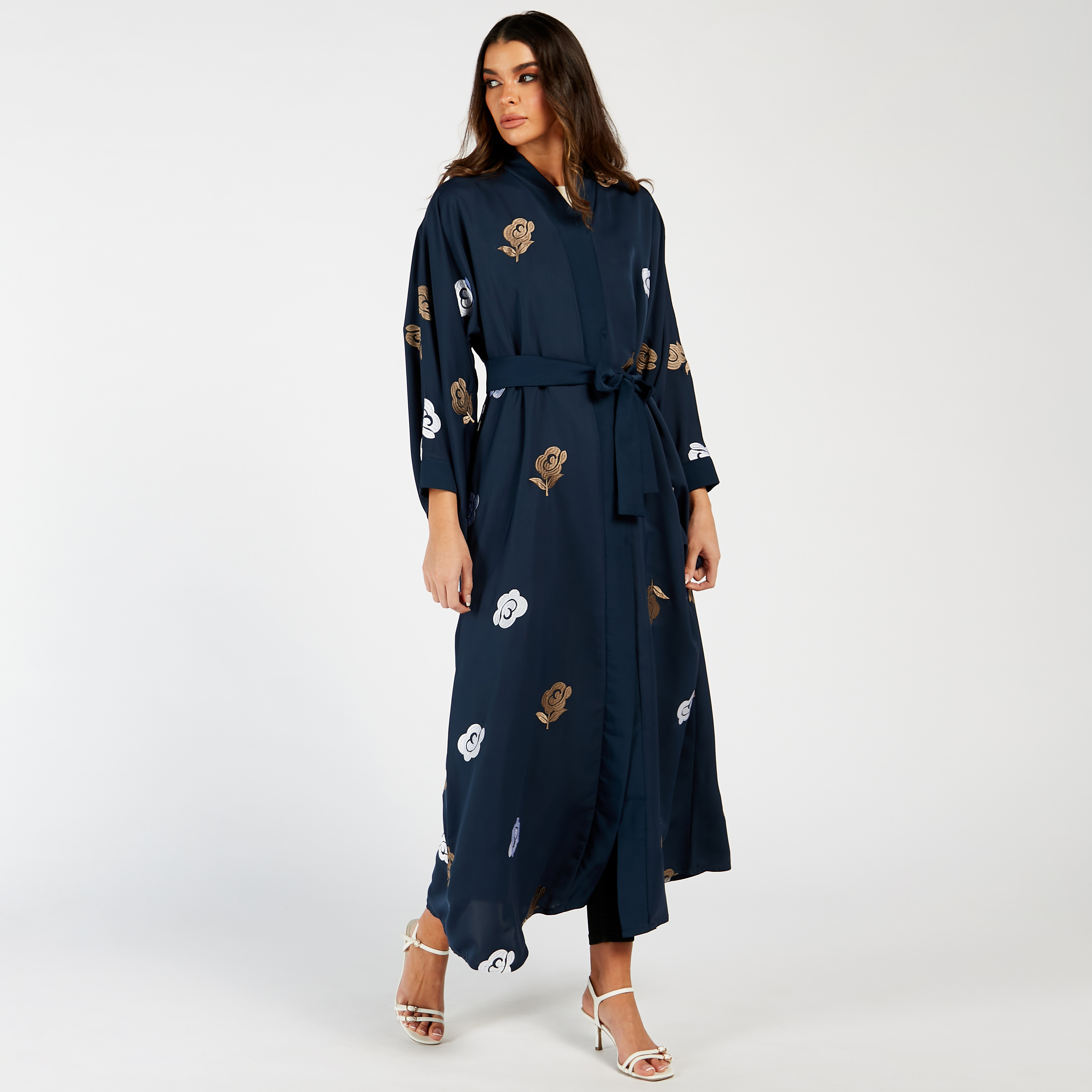 طقم عباية مطرّزة ووشاح من نُخبة-women-arabicclothing-abayas-image-3