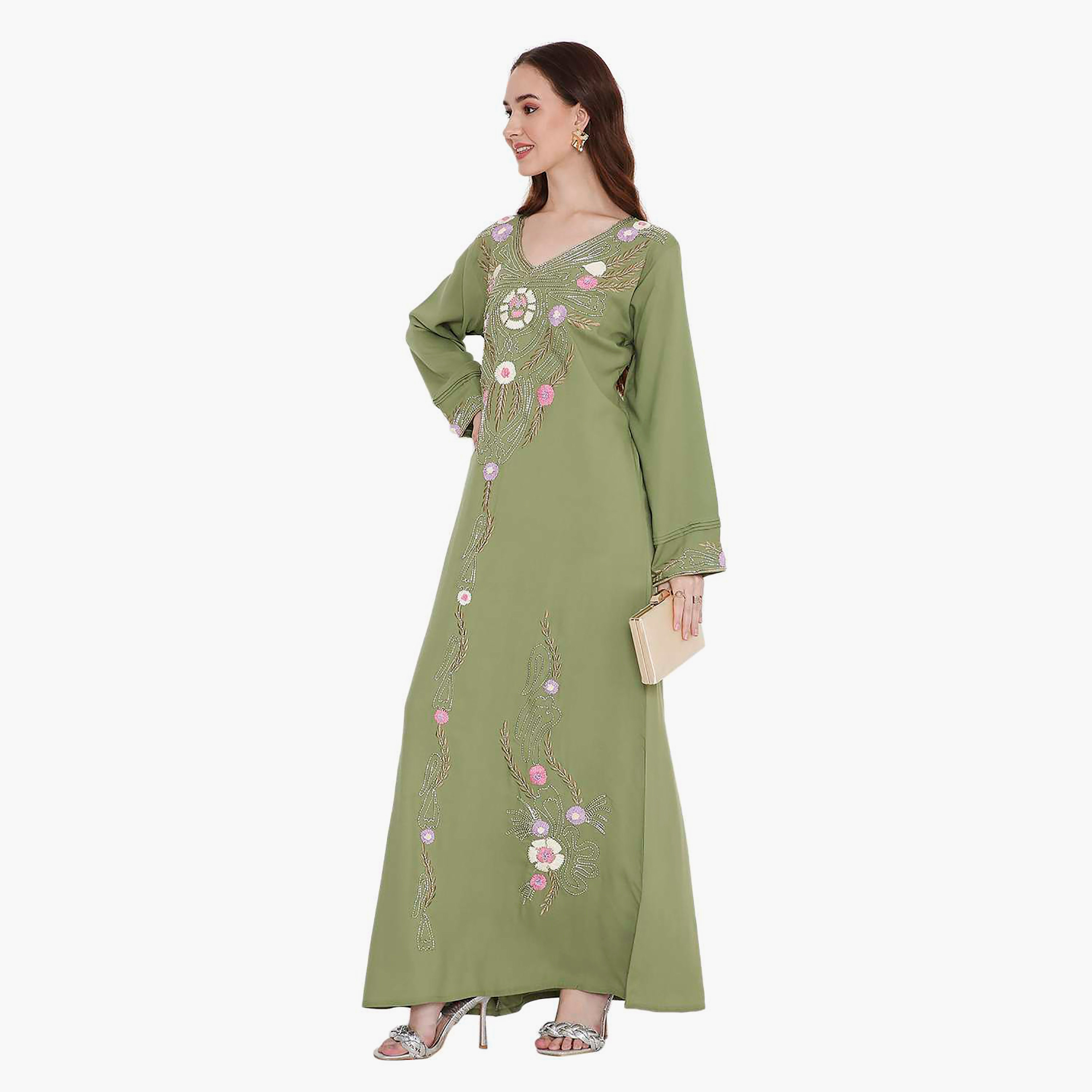 جلابية نسائية باللون الأخضر مطرزة ومزينة بالخرز من هانا اند سارة-women-arabicclothing-jalabiyas-image-3