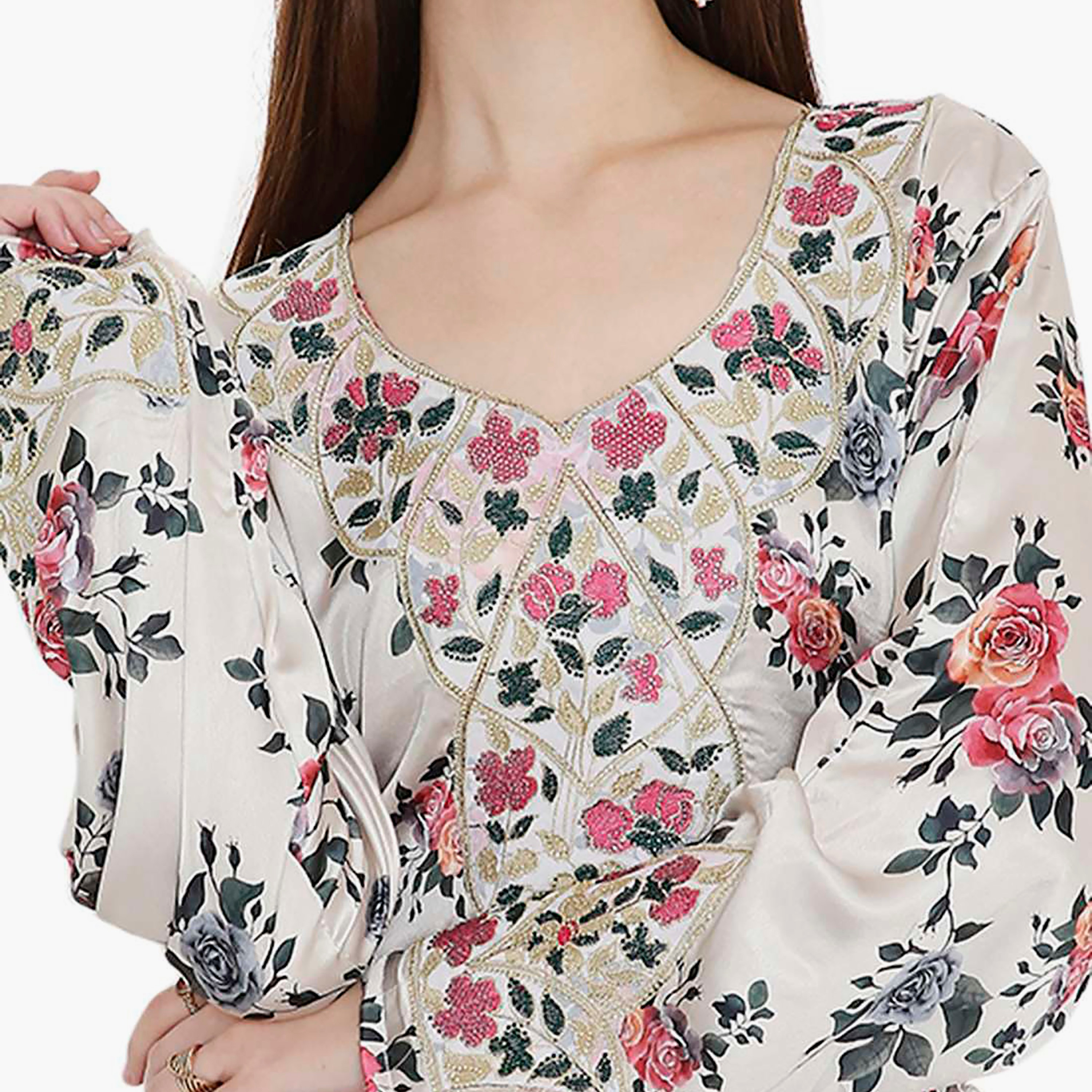 جلابية نسائية ذات طبعة زهور كريمية مع تصميم نير مطرز من هانا اند سارة-women-arabicclothing-jalabiyas-image-2