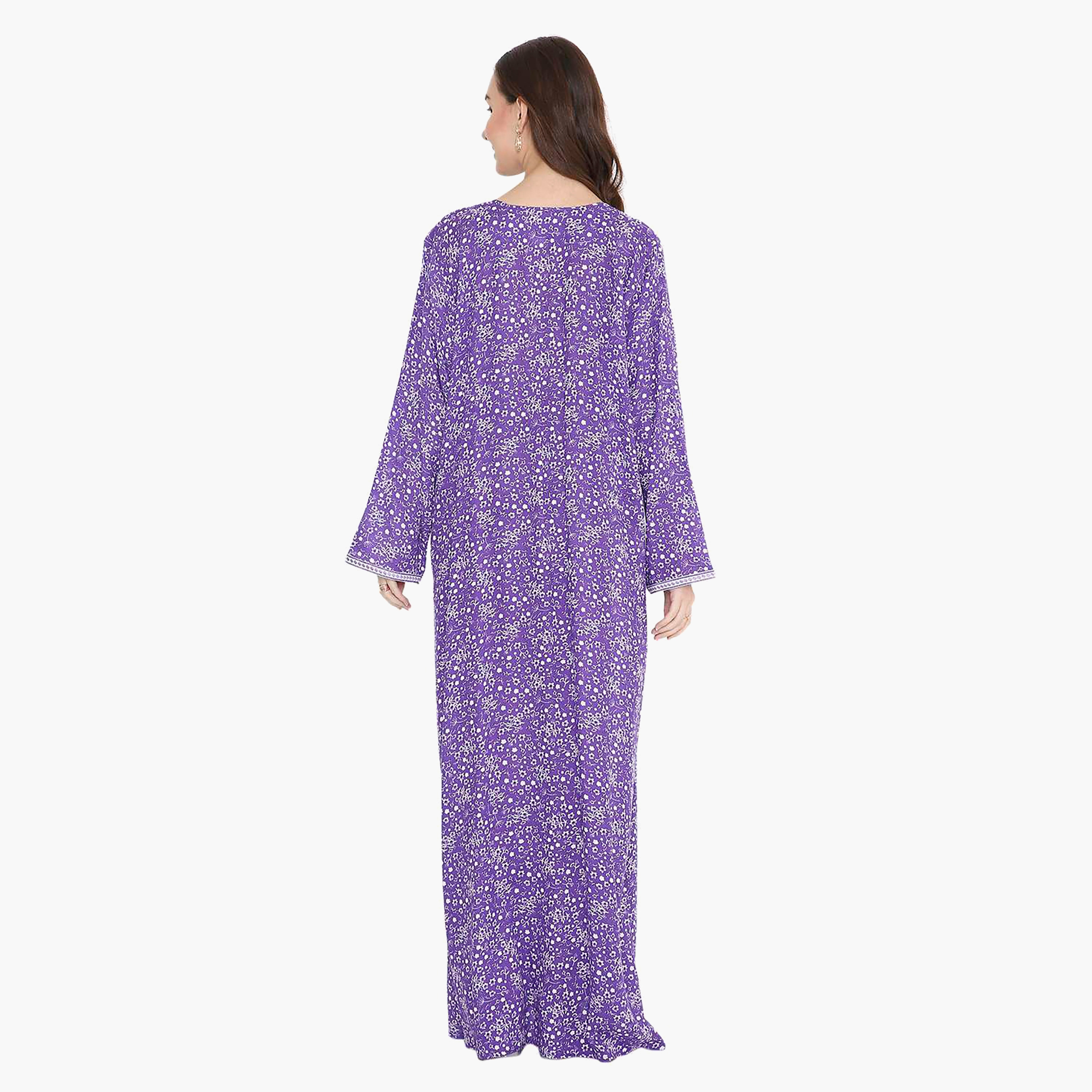 جلابية نسائية بطبعة زهور بنفسجية وتطريز نير وتصميم أكمام على الرقبة من هانا اند سارة-women-arabicclothing-jalabiyas-image-4