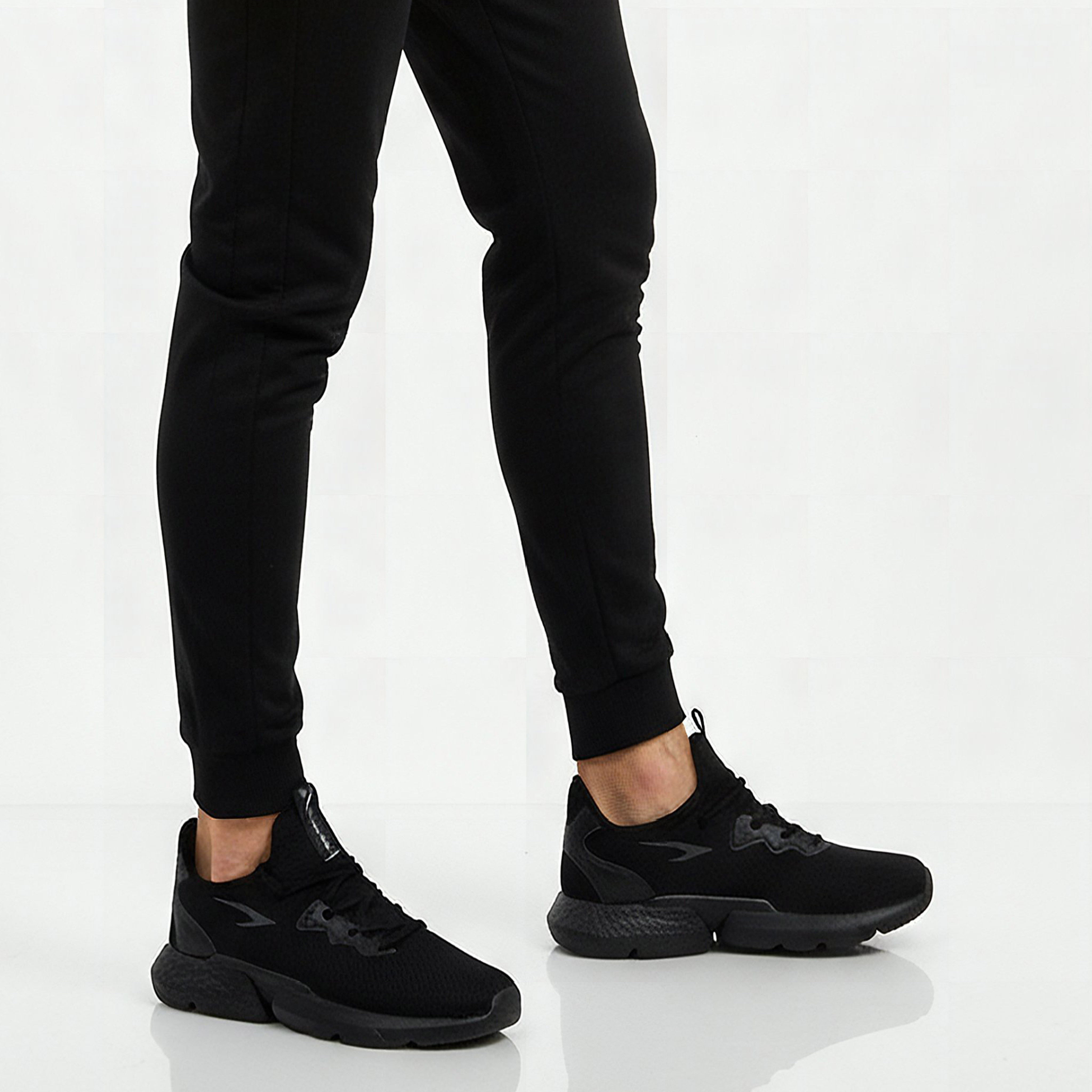 حذاء رياضي متعدد التصاميم برباط إغلاق للرجال من داش-sports-men-shoes-image-2