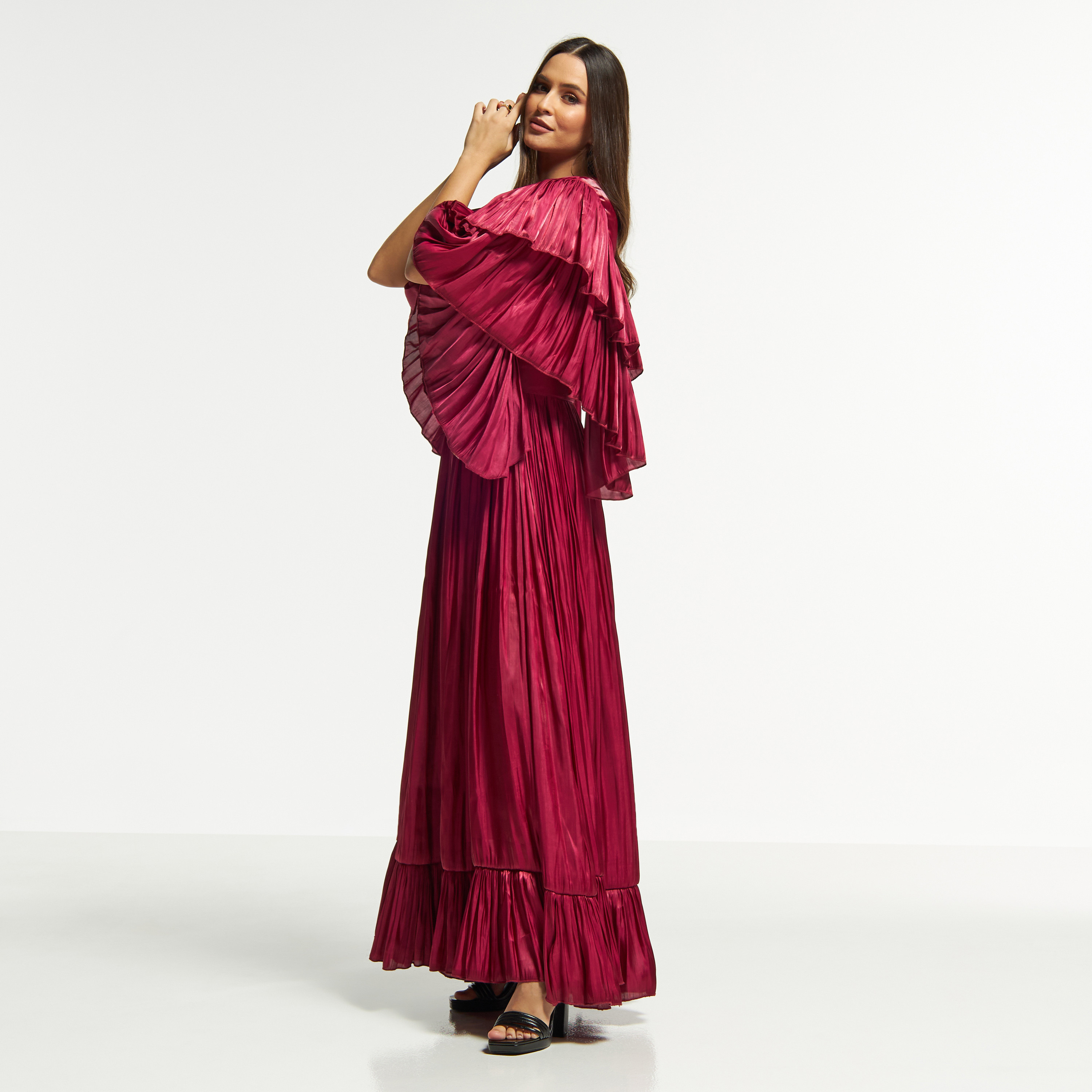 فستان طويل بكُسرات وأكمام بتفاصيل كشكش وسحّاب إغلاق من آمري-women-clothing-dresses-image-4