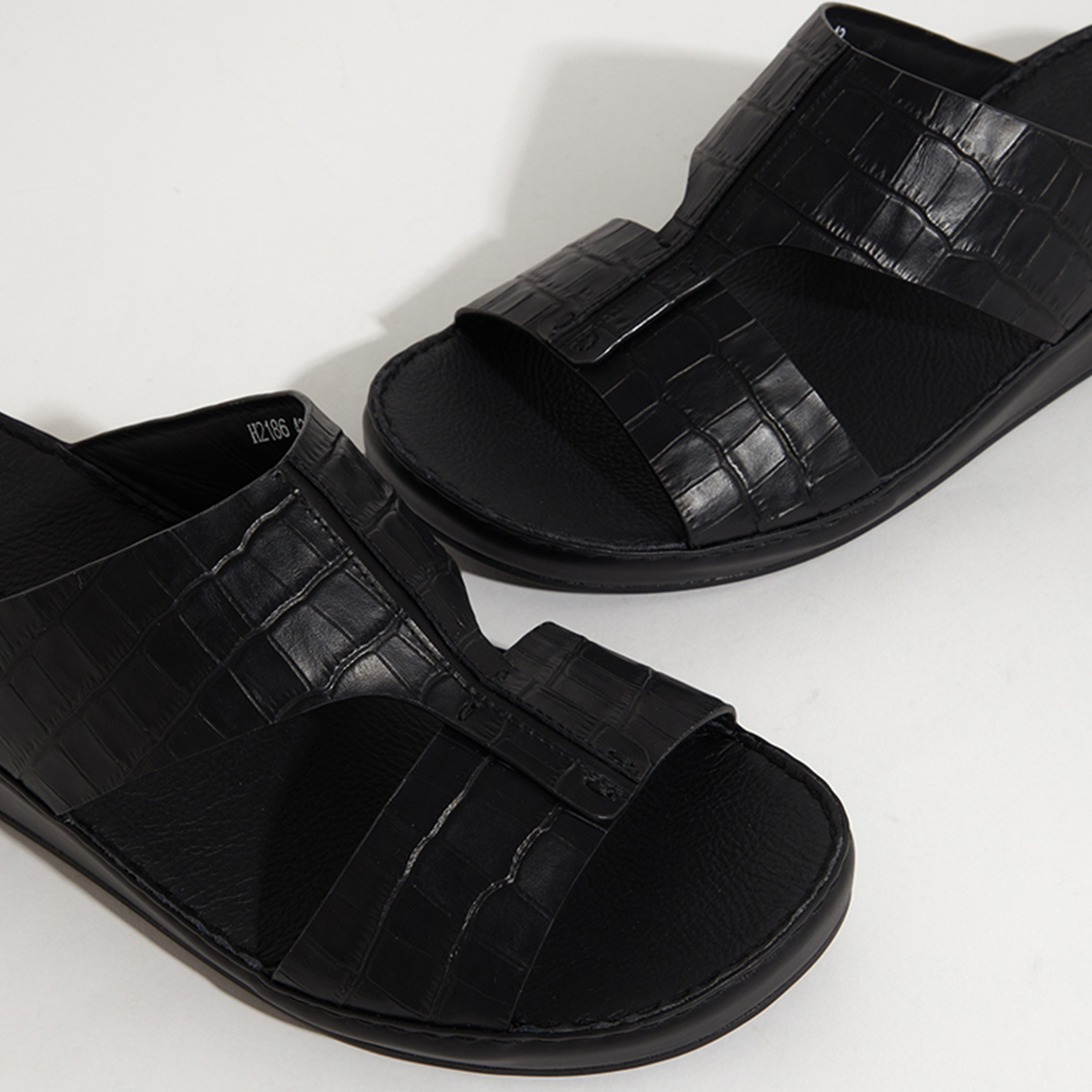 هش بابيز- صندل عربي سهل الارتداء للرجال | H2186-001-men-shoes-sandals-image-2