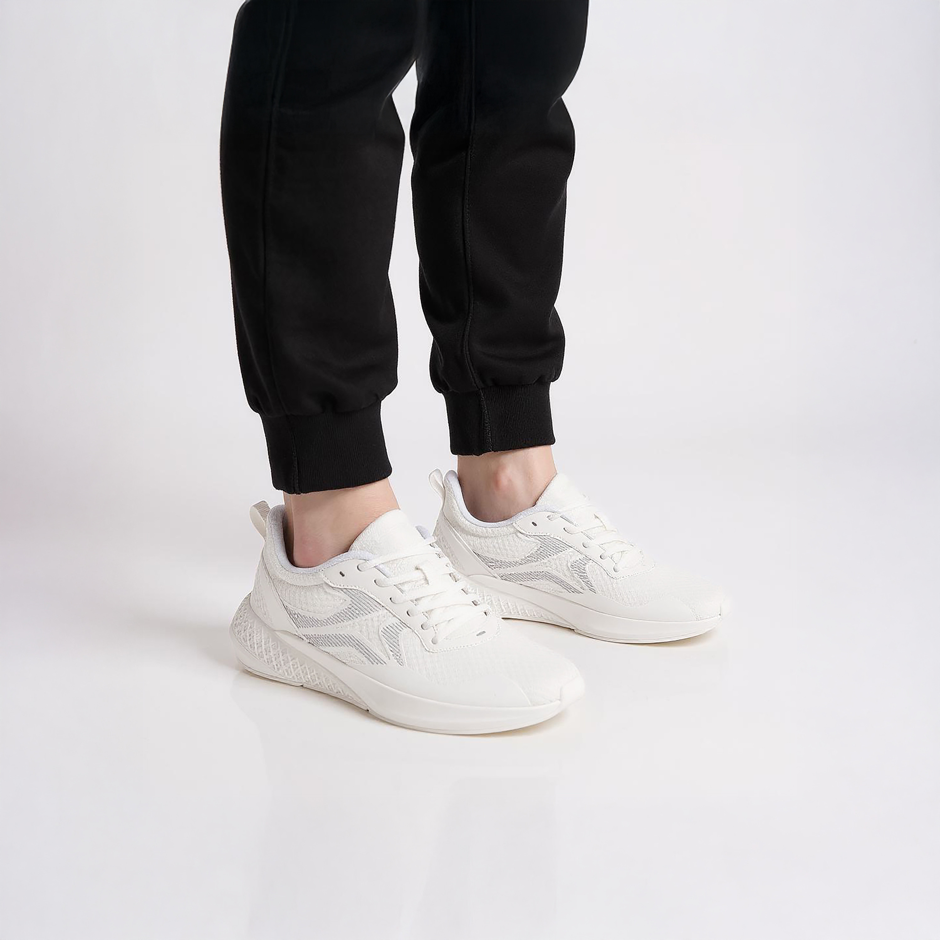 حذاء رياضي بألواح ورباط إغلاق من داش-sports-men-shoes-image-3