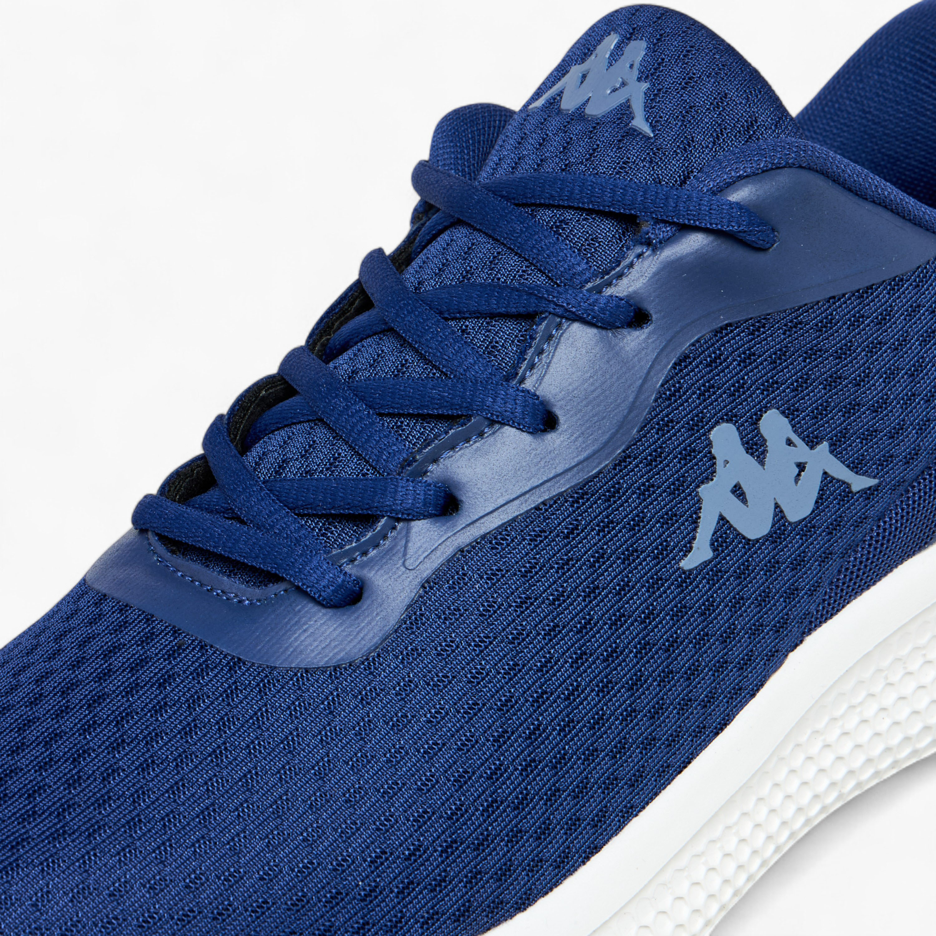 حذاء رياضي برباط إغلاق مع زينة شعار للرجال من كابا-sports-men-shoes-image-4