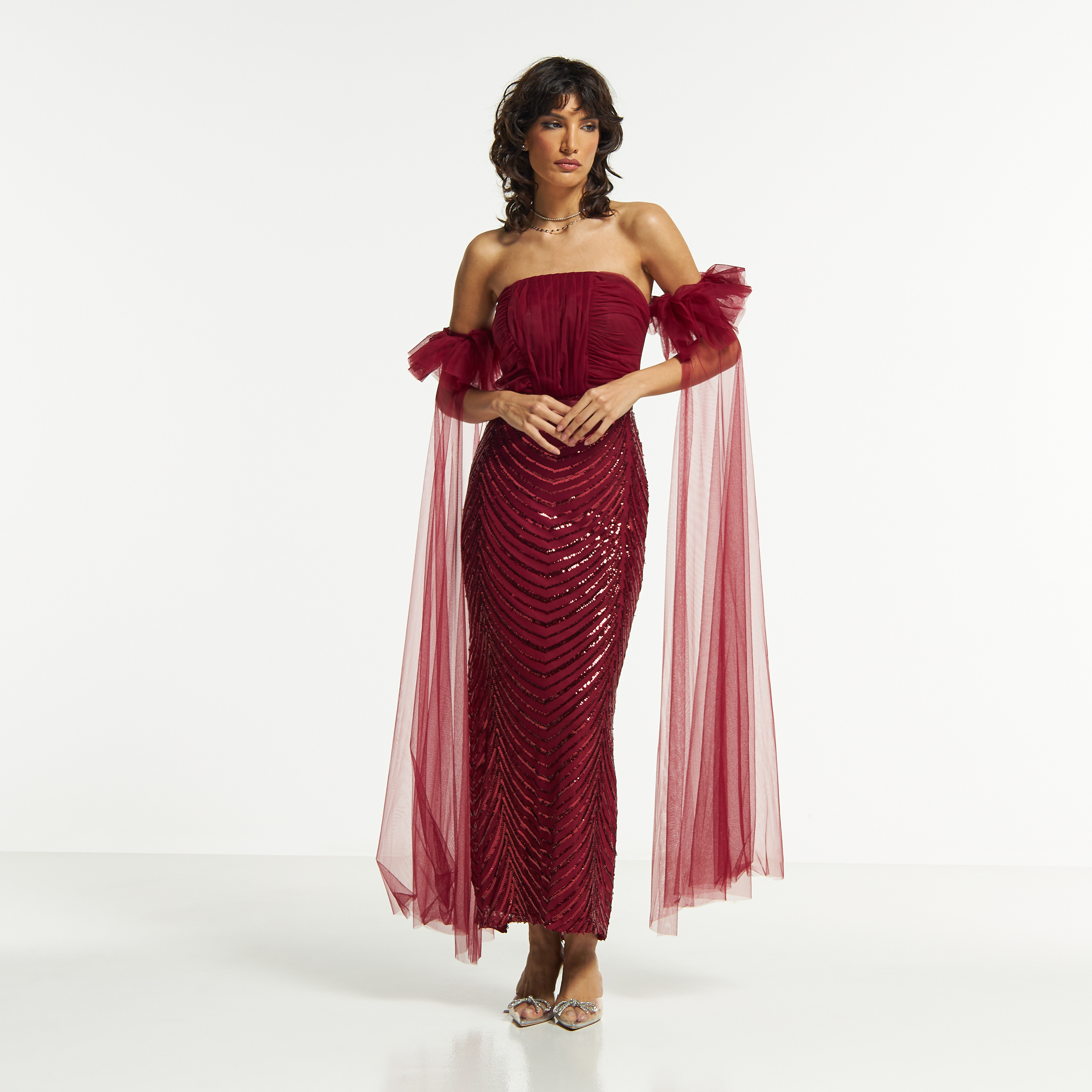 فستان طويل مزيّن بالترتر بأكتاف مكشوفة وسحاب إغلاق من آمري-women-clothing-dresses-image-8