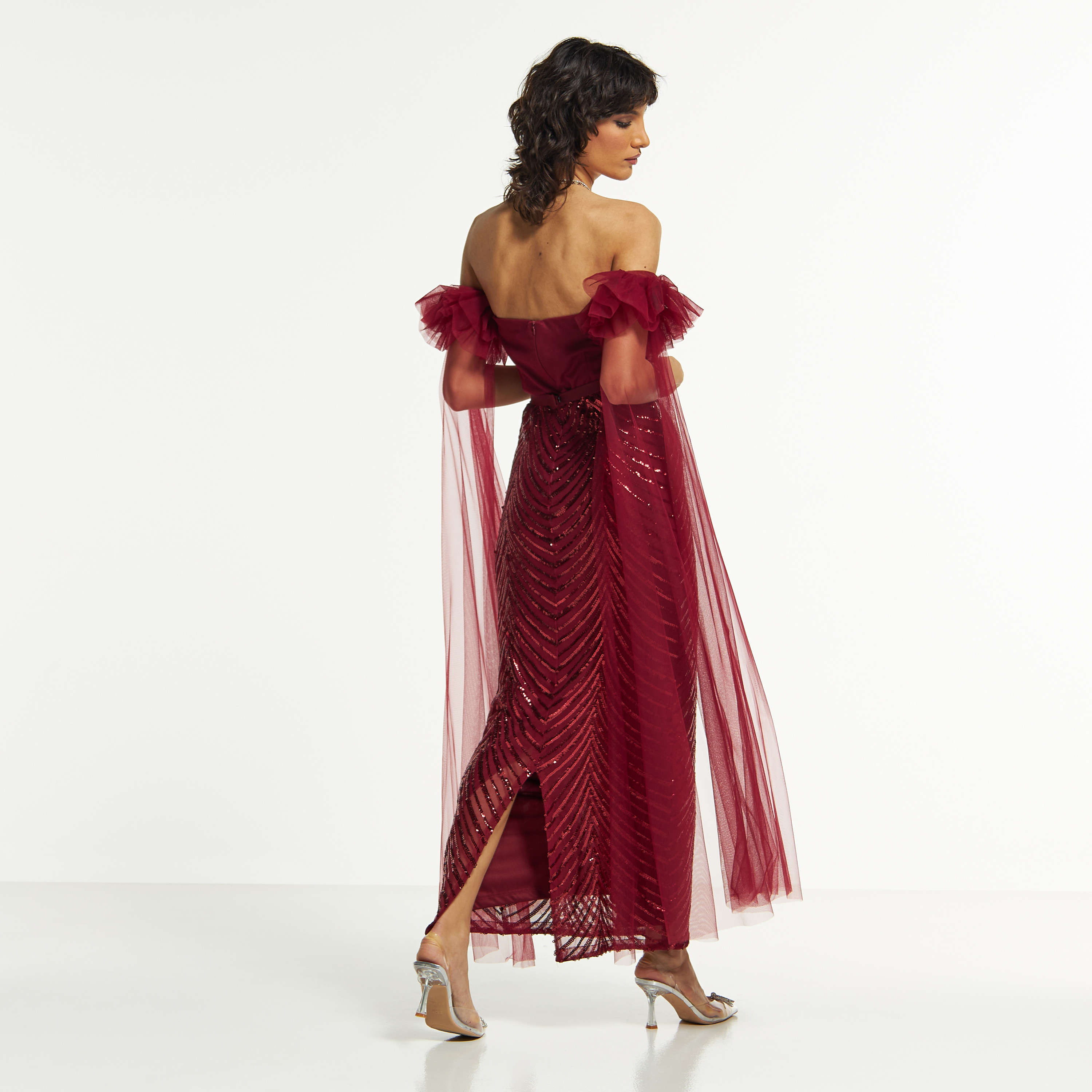 فستان طويل مزيّن بالترتر بأكتاف مكشوفة وسحاب إغلاق من آمري-women-clothing-dresses-image-9