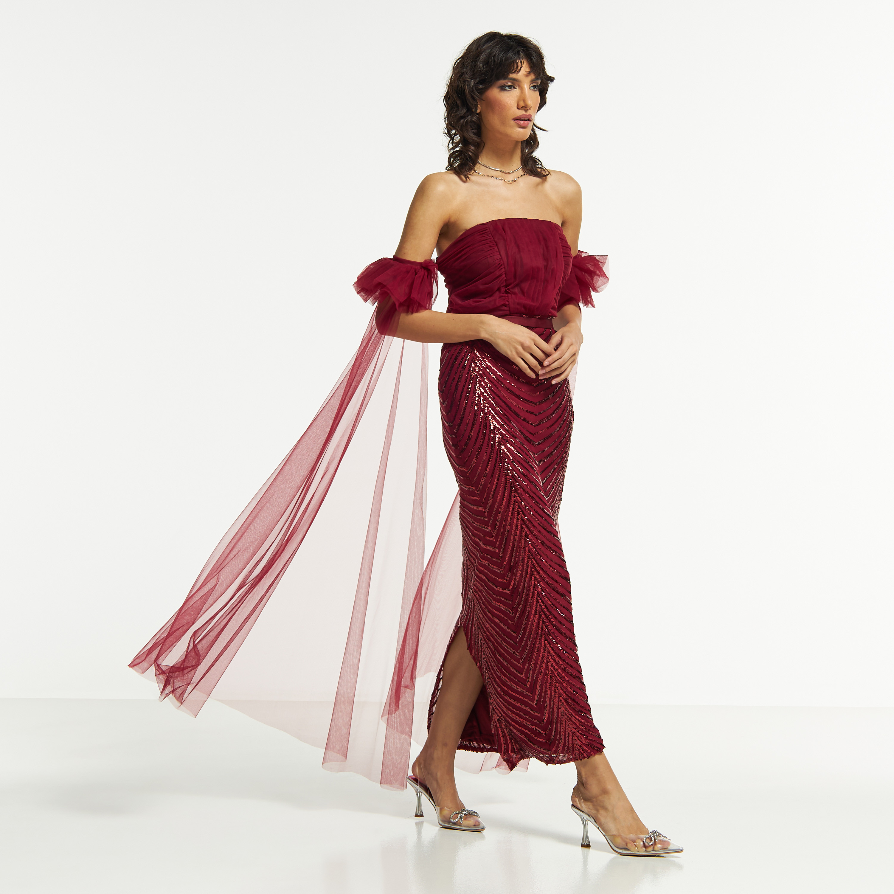 فستان طويل مزيّن بالترتر بأكتاف مكشوفة وسحاب إغلاق من آمري-women-clothing-dresses-image-11