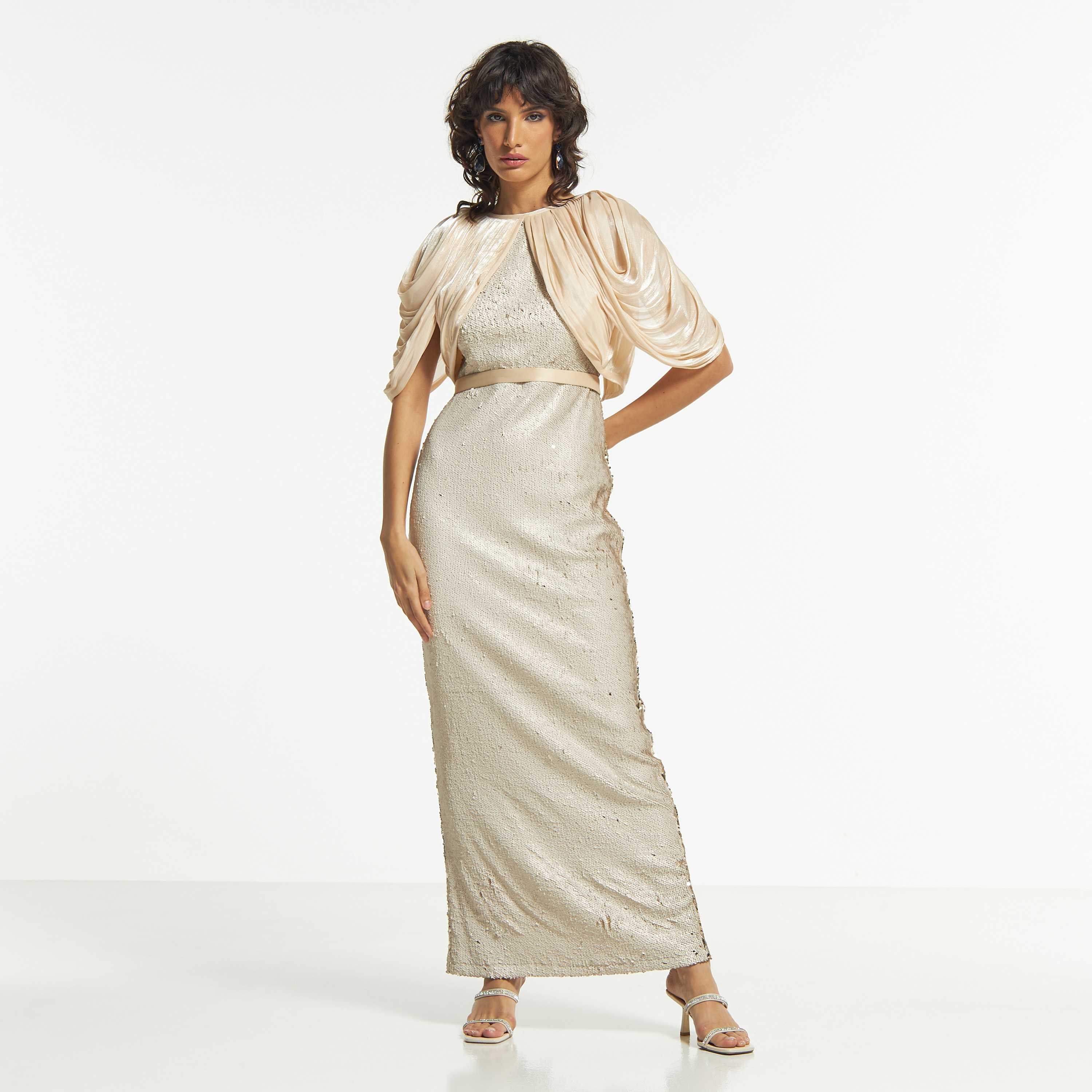 فستان طويل بوديكون مزيّن بحزام رباط وأكمام واسعة من آمري-women-clothing-dresses-image-1