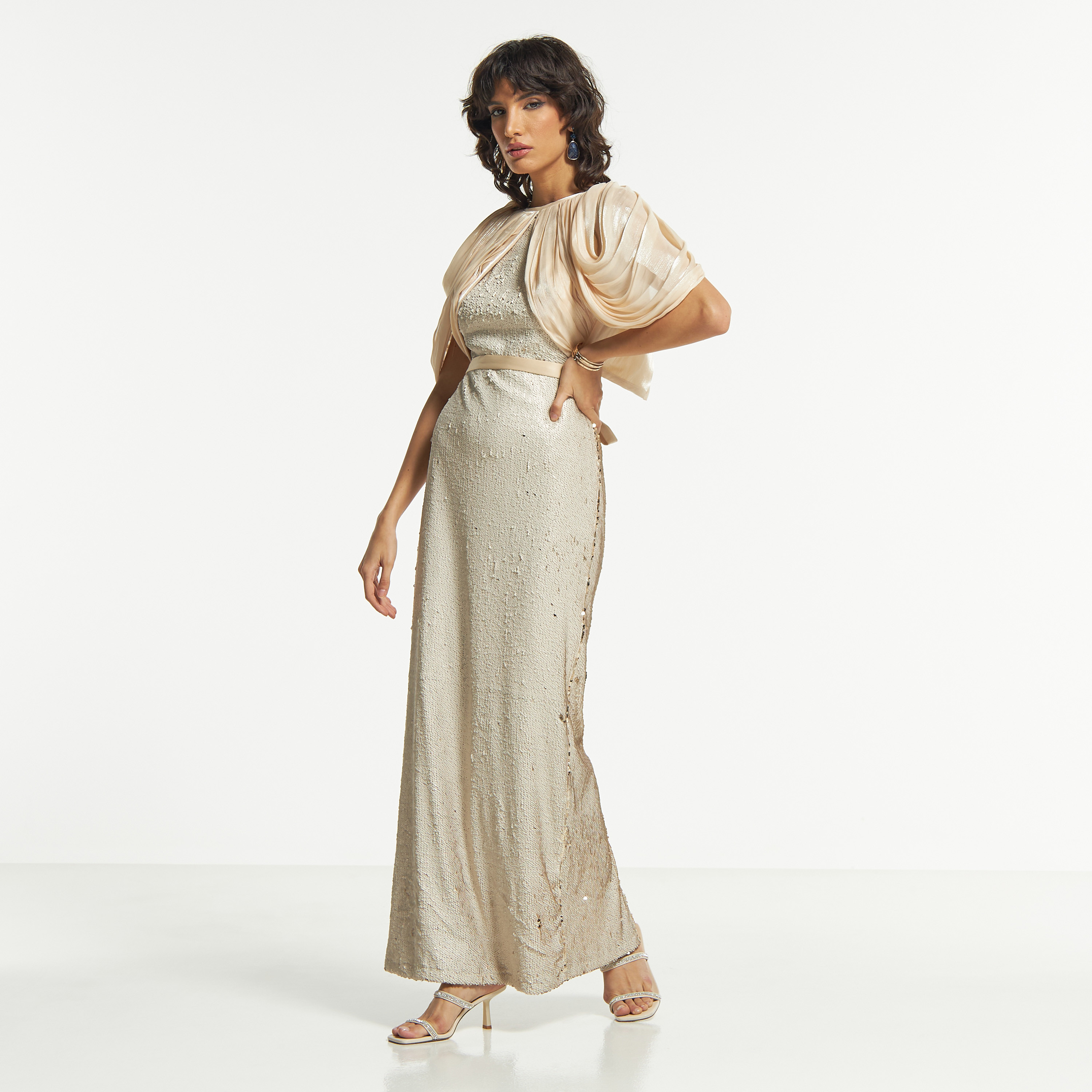 فستان طويل بوديكون مزيّن بحزام رباط وأكمام واسعة من آمري-women-clothing-dresses-image-4