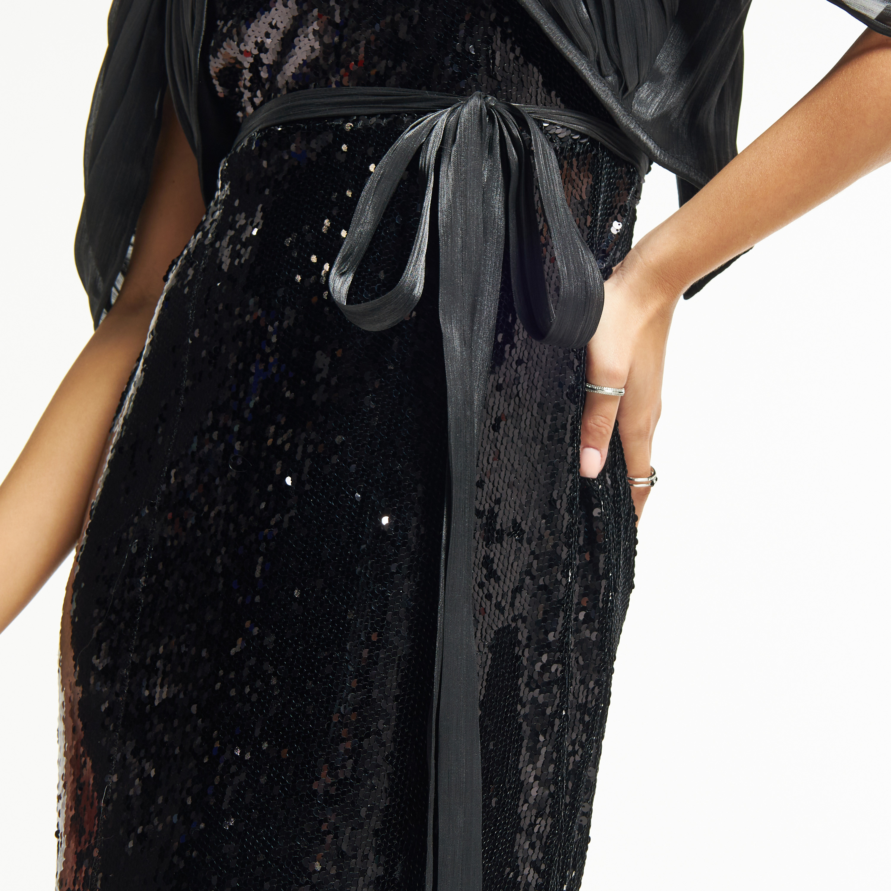 فستان طويل بوديكون مزيّن بحزام رباط وأكمام واسعة من آمري-women-clothing-dresses-image-10