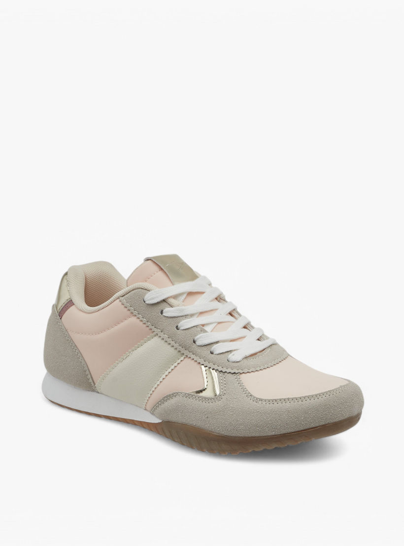 حذاء سنيكرز بألواح ورباط إغلاق من داش-women-shoes-sneakers-image-2