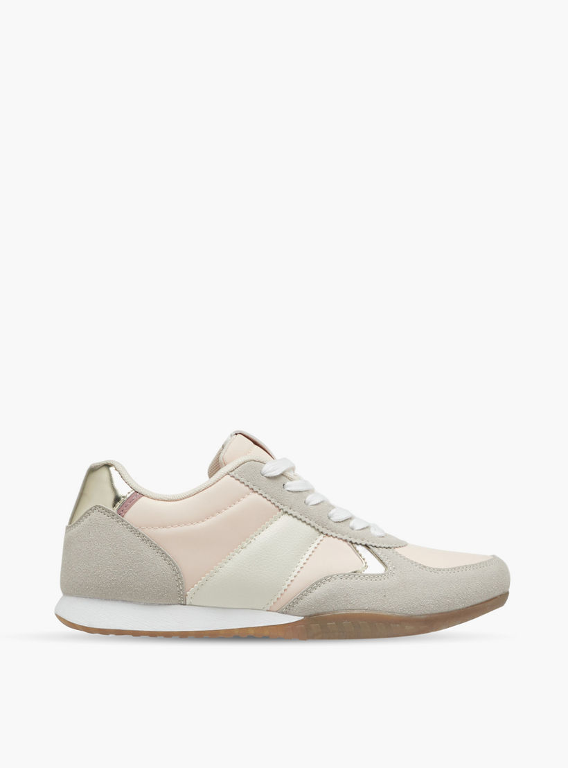 حذاء سنيكرز بألواح ورباط إغلاق من داش-women-shoes-sneakers-image-3