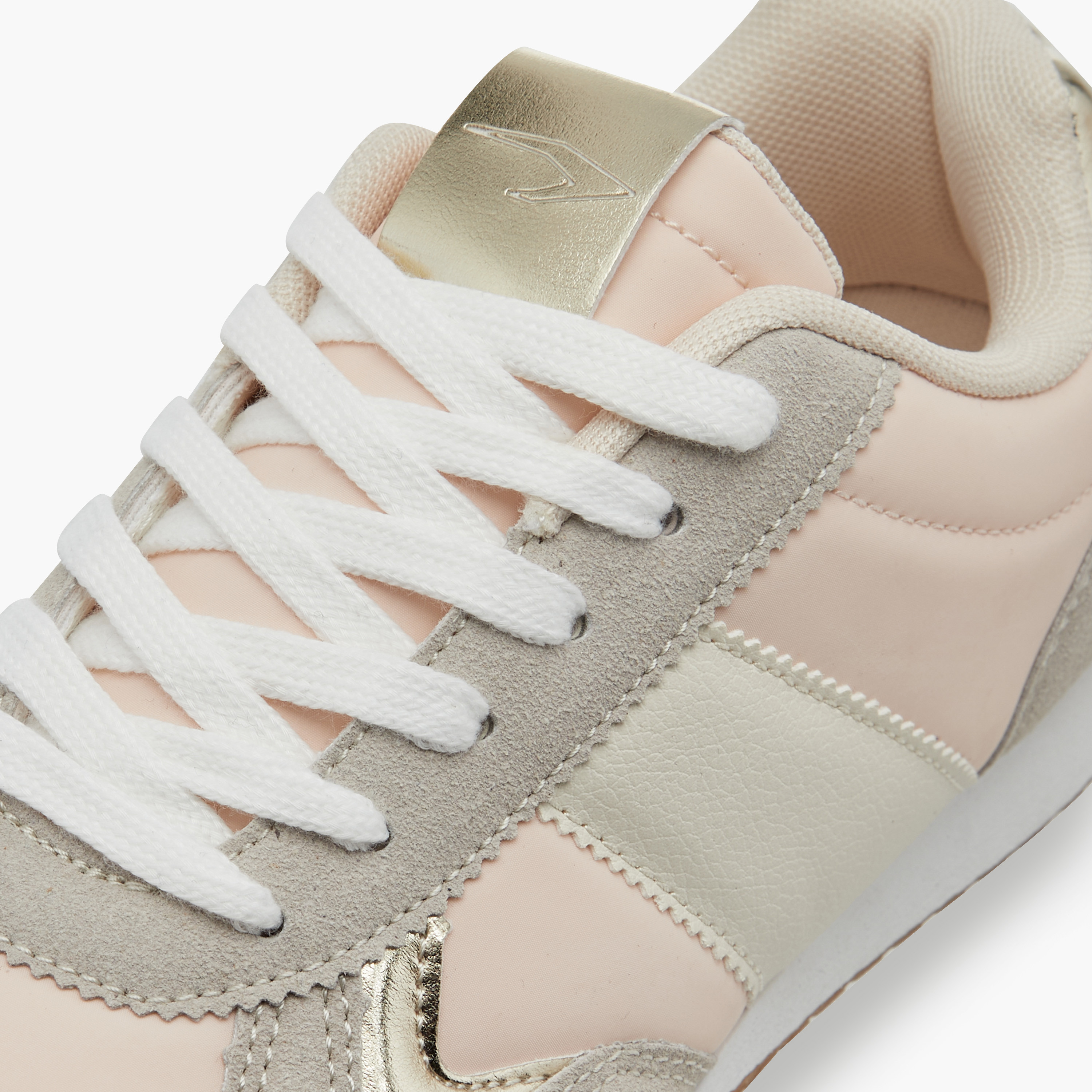 حذاء سنيكرز بألواح ورباط إغلاق من داش-women-shoes-sneakers-image-4