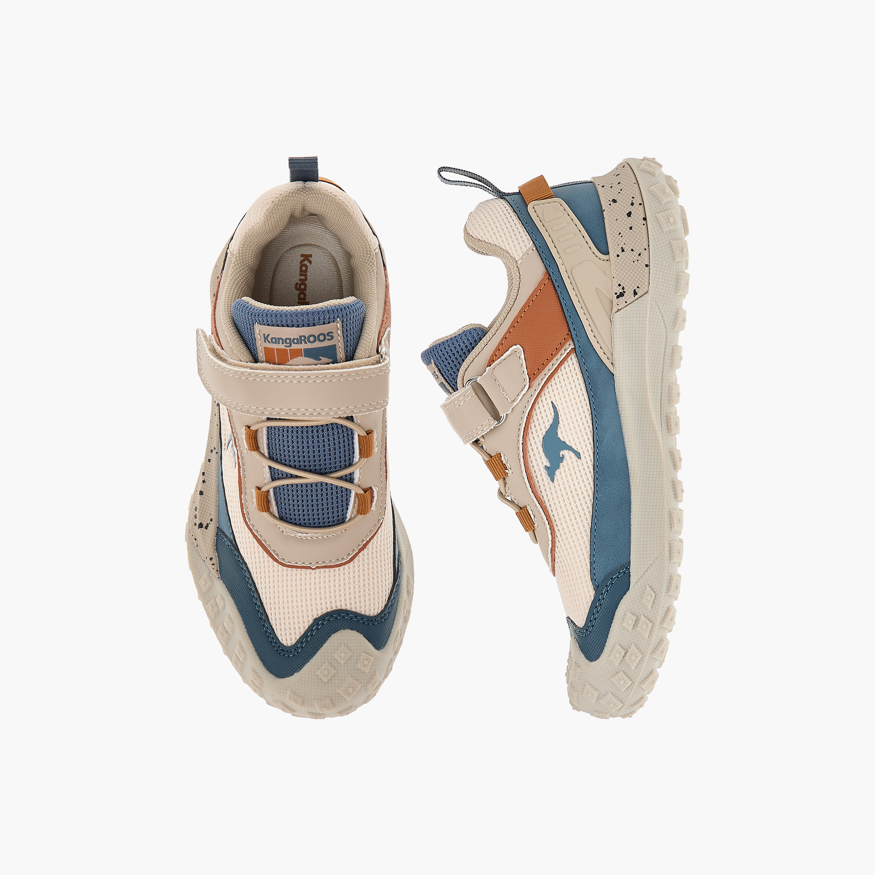 حذاء رياضي بشريط إغلاق وشعار للأولاد من كانجاروس-boys-shoes-schoolshoes-image-1