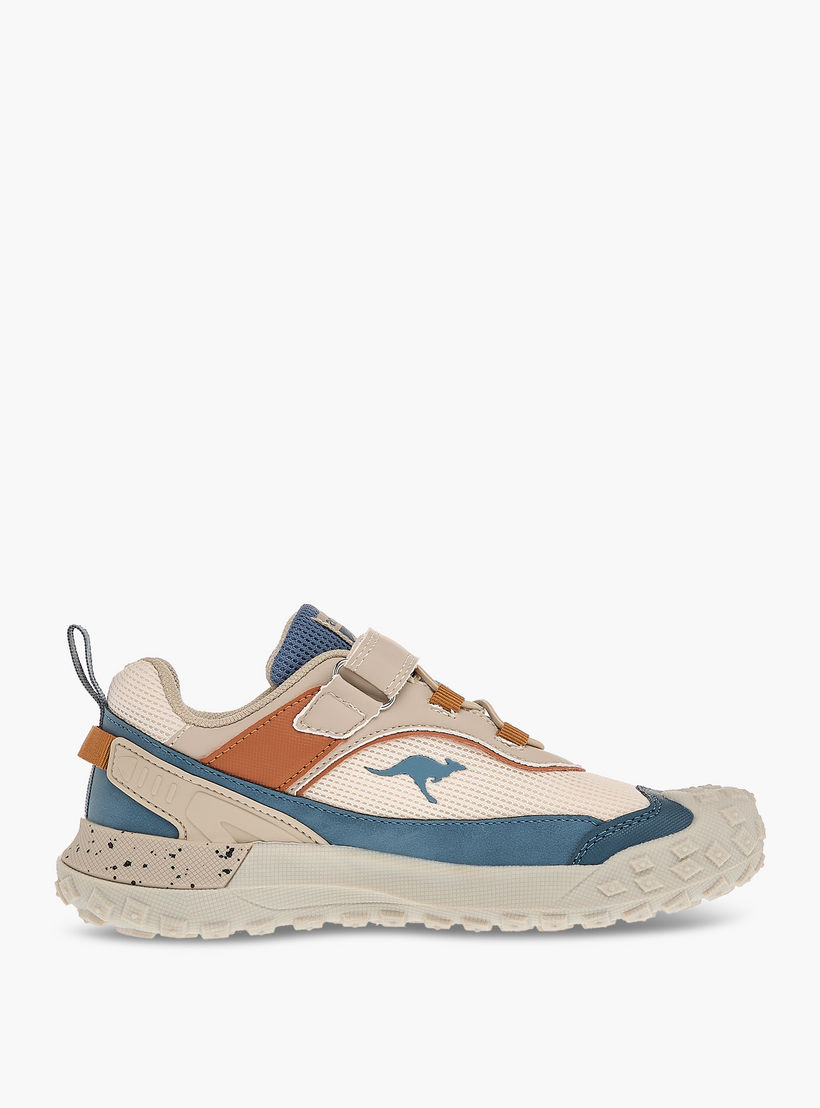 حذاء رياضي بشريط إغلاق وشعار للأولاد من كانجاروس-boys-shoes-schoolshoes-image-3