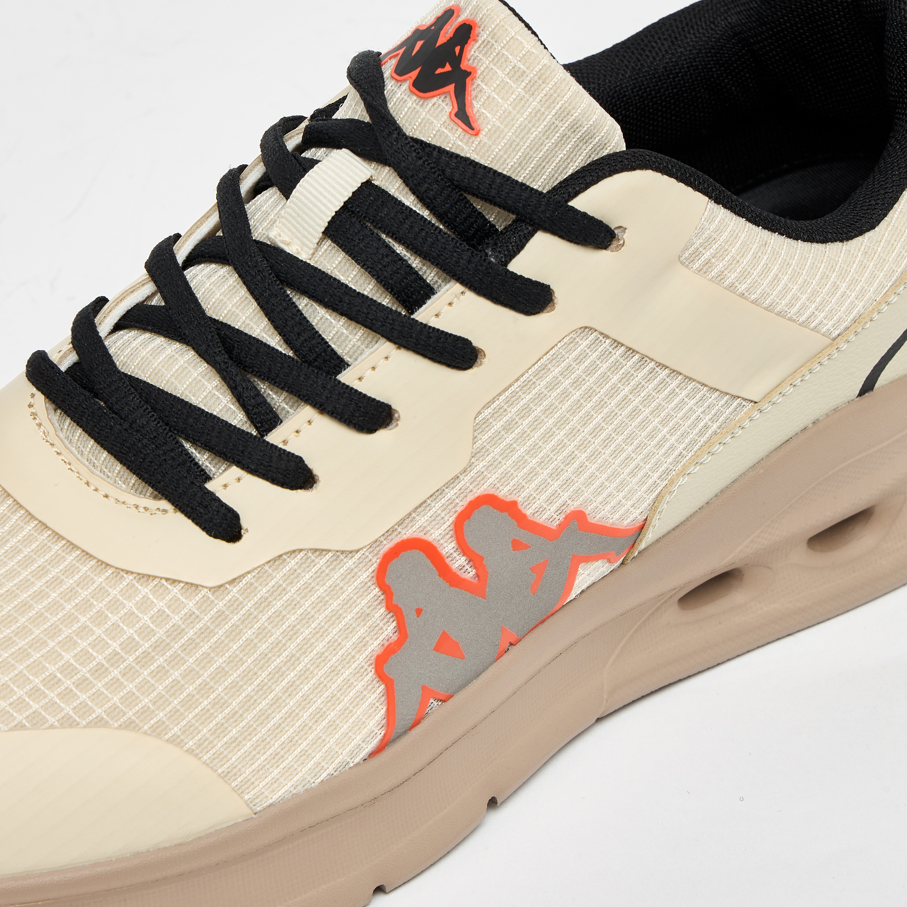 حذاء رياضي بشعار ورباط إغلاق للرجال من كابا-sports-men-shoes-image-4