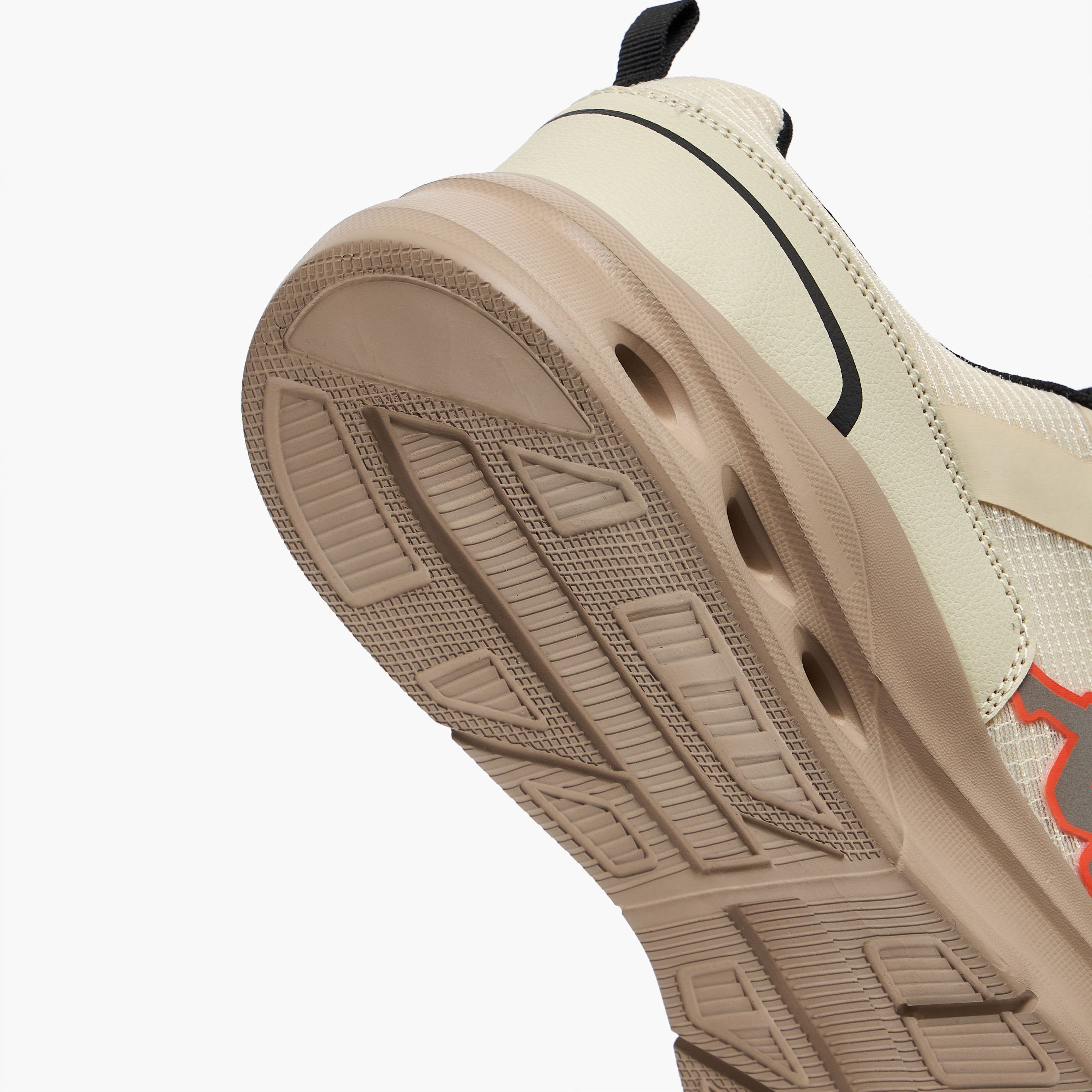 حذاء رياضي بشعار ورباط إغلاق للرجال من كابا-sports-men-shoes-image-5