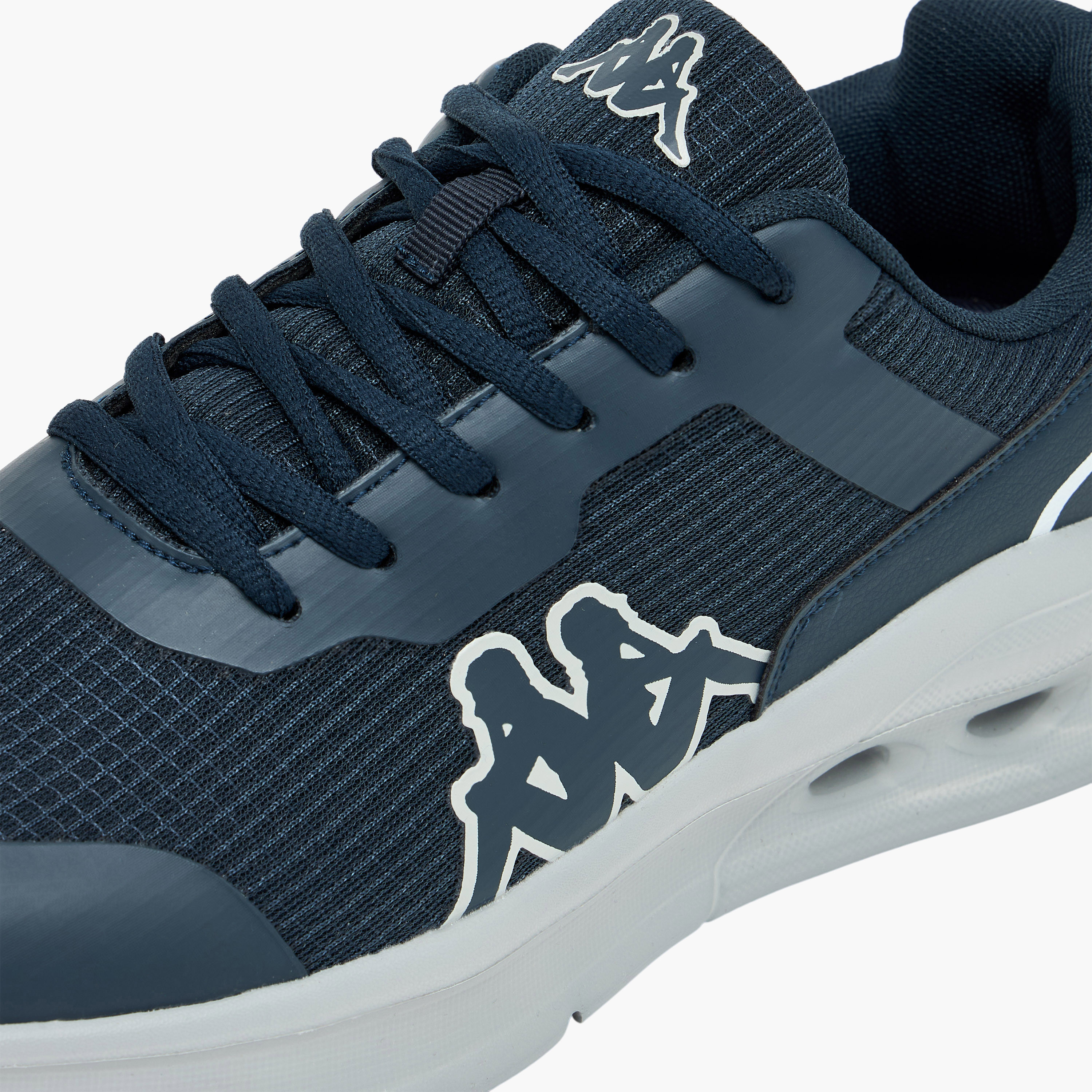 حذاء رياضي بشعار ورباط إغلاق للرجال من كابا-sports-men-shoes-image-9