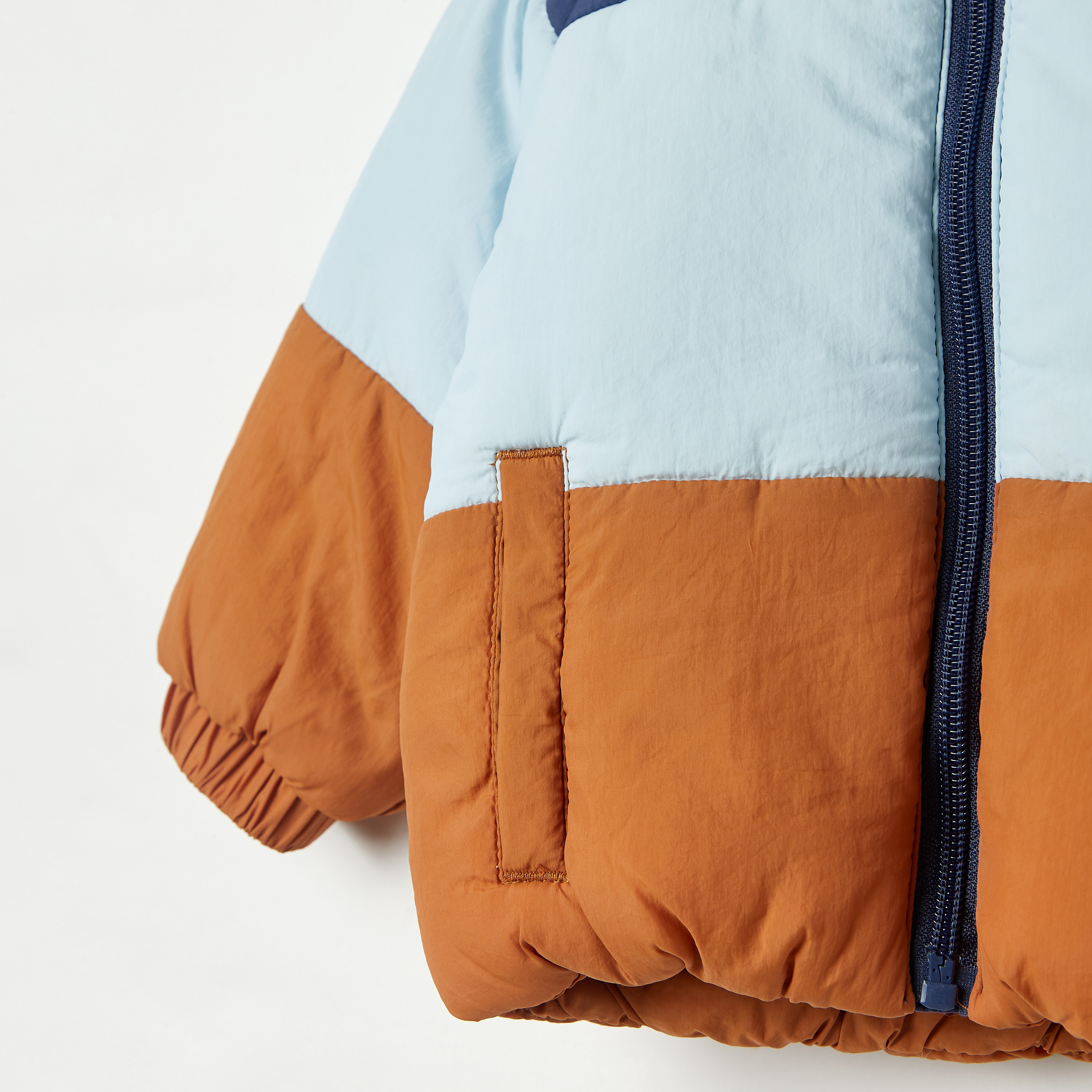 جاكيت ثقيل بسحّاب وجيوب وقبّعة من جونيورز-baby-boys-clothing-winterwear-jacketsandblazers-image-2