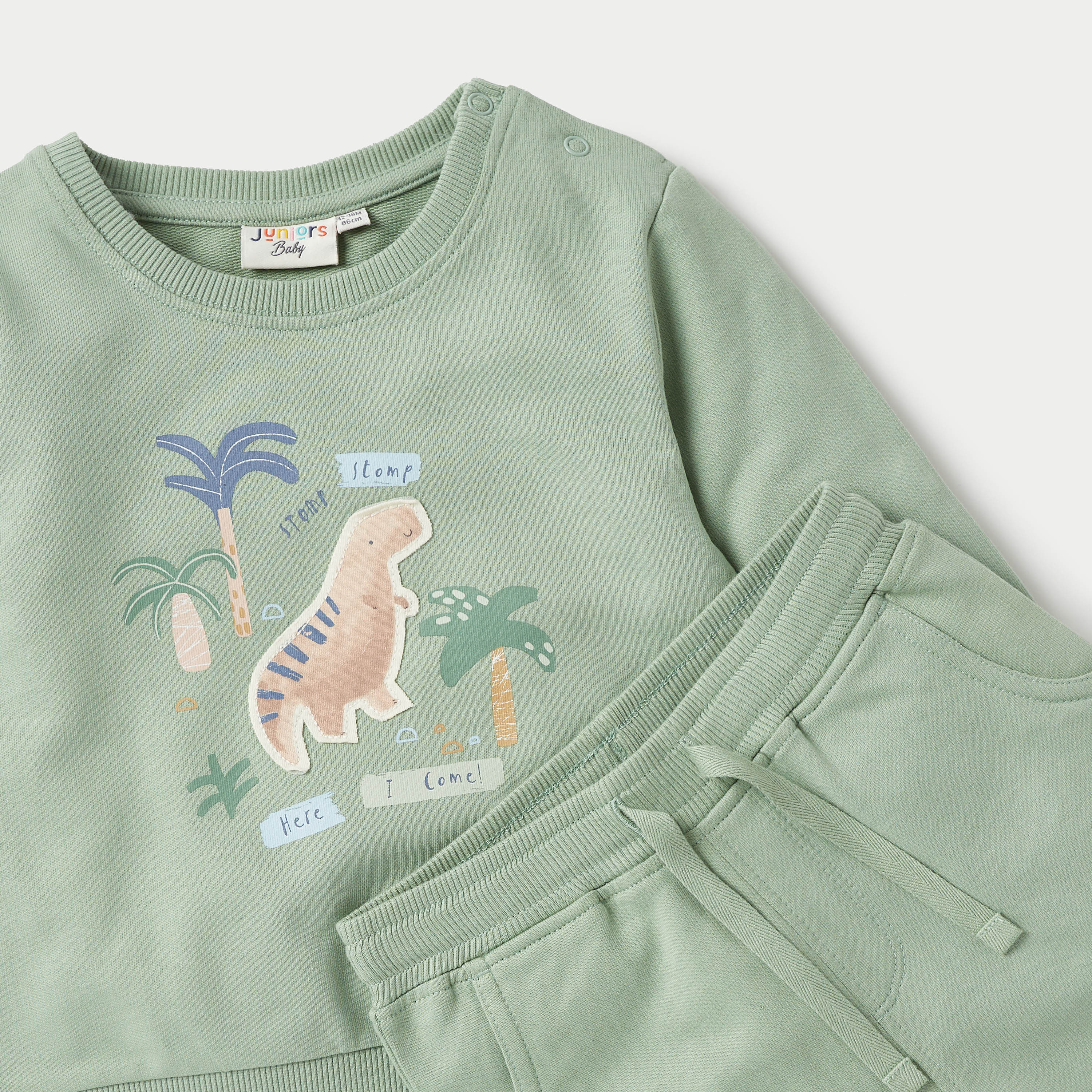 طقم بنطلون رياضي وسويت شيرت بزخارف ديناصور من جونيورز-baby-boys-clothing-winterwear-setsandcoords-image-2
