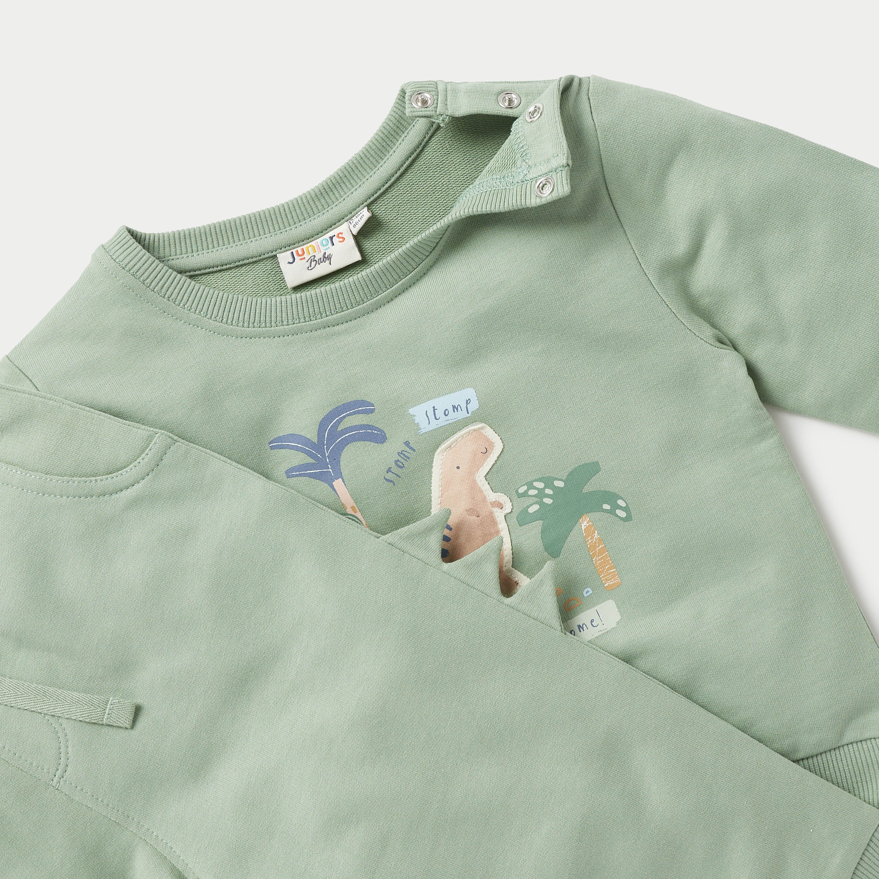 طقم بنطلون رياضي وسويت شيرت بزخارف ديناصور من جونيورز-baby-boys-clothing-winterwear-setsandcoords-image-1