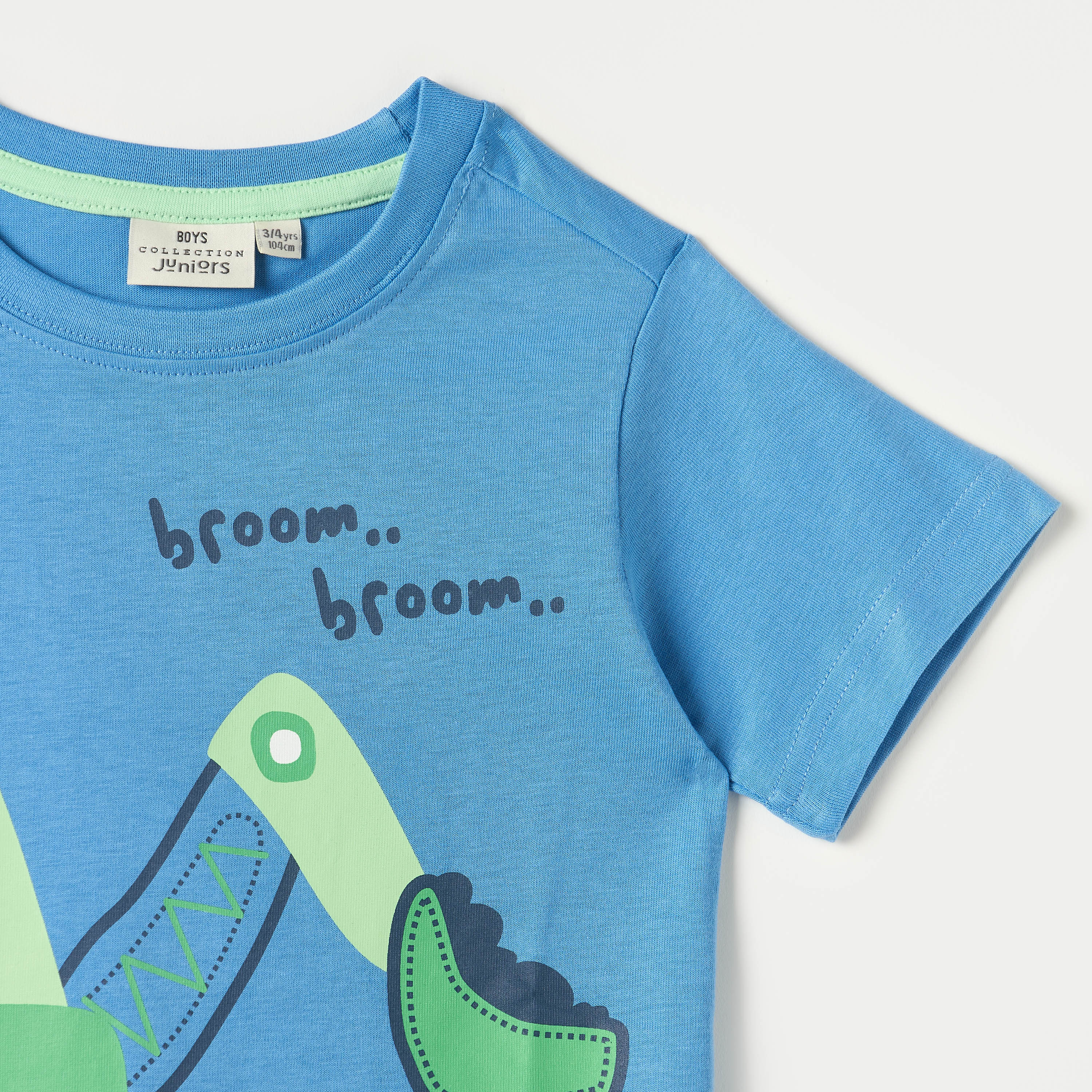 تيشيرت بياقة ضيقة وأكمام قصيرة بطبعات جرافيك من جونيورز-boys-clothing-tshirtsandpolos-image-3